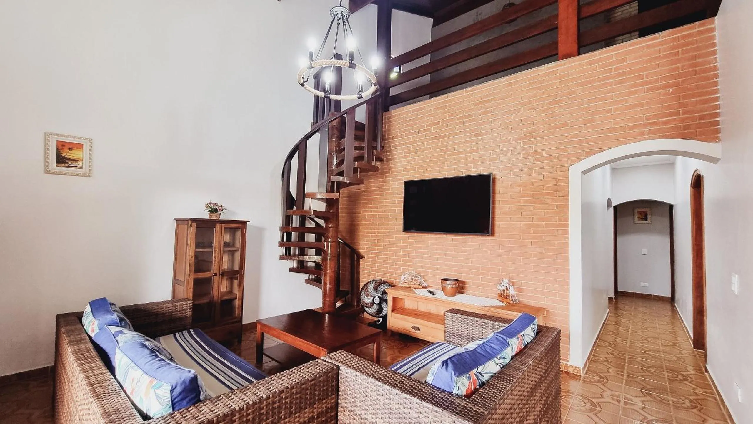 Living room in Elegante com lareira, Piscina, Área Gourmet, Bilhar, Wi-Fi, SmartTV