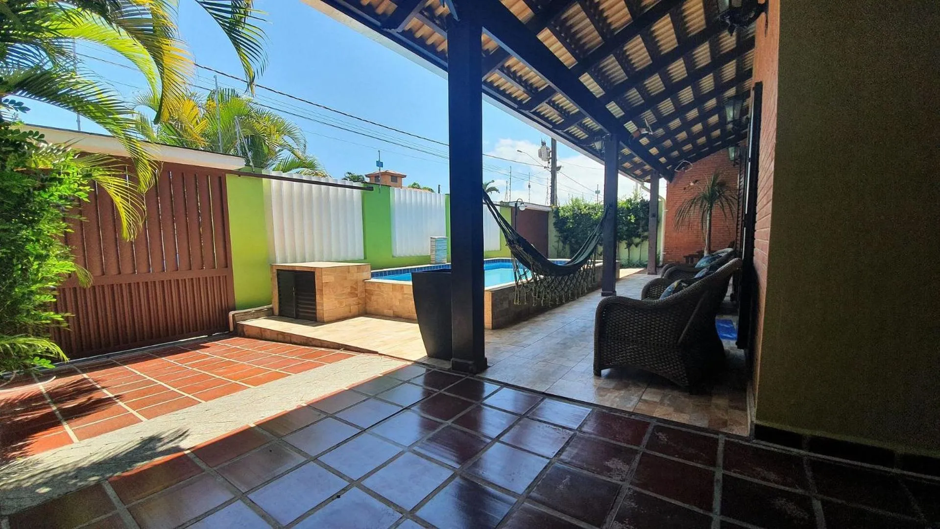 Balcony/Terrace in Elegante com lareira, Piscina, Área Gourmet, Bilhar, Wi-Fi, SmartTV