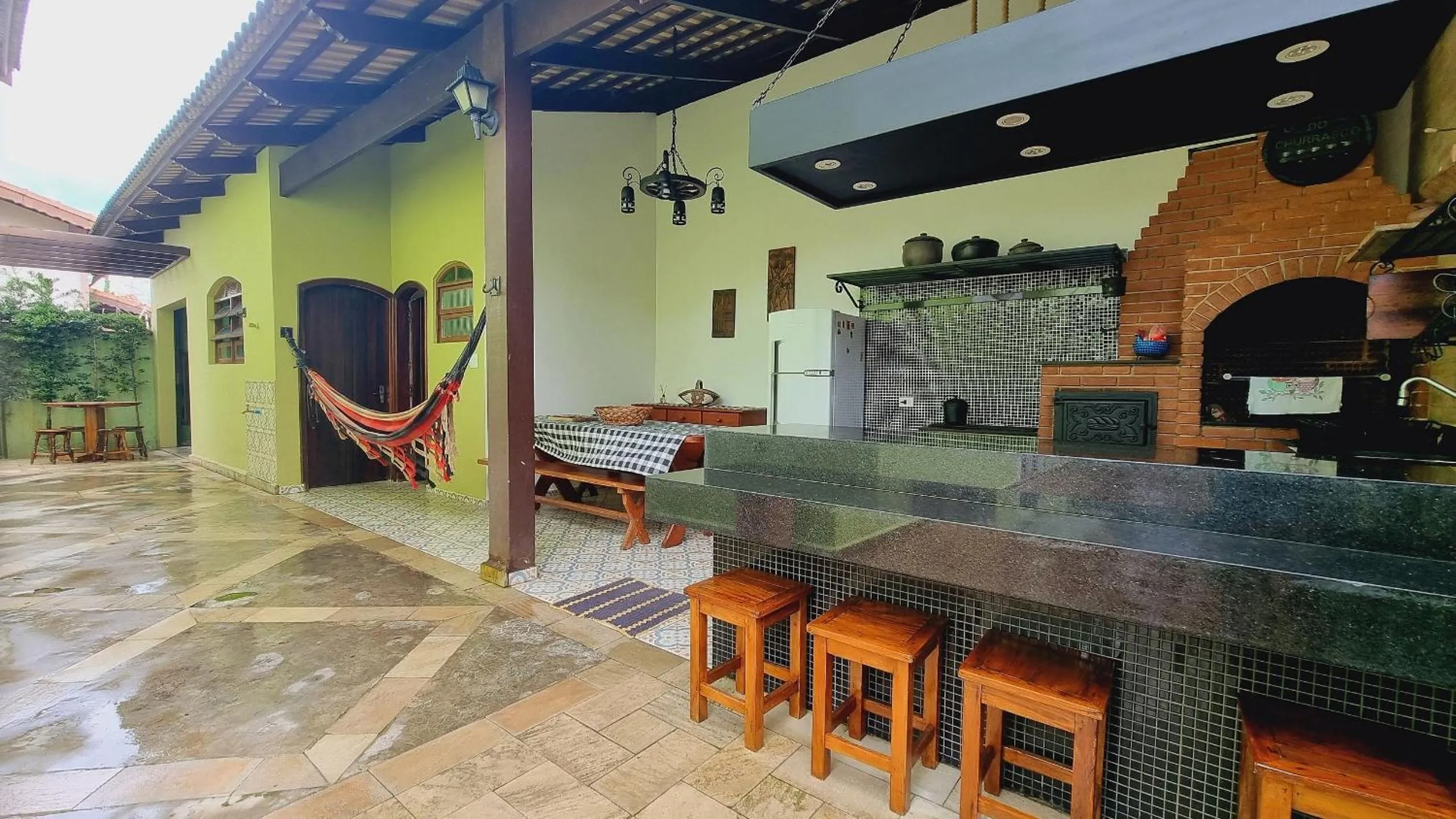 BBQ facilities in Elegante com lareira, Piscina, Área Gourmet, Bilhar, Wi-Fi, SmartTV