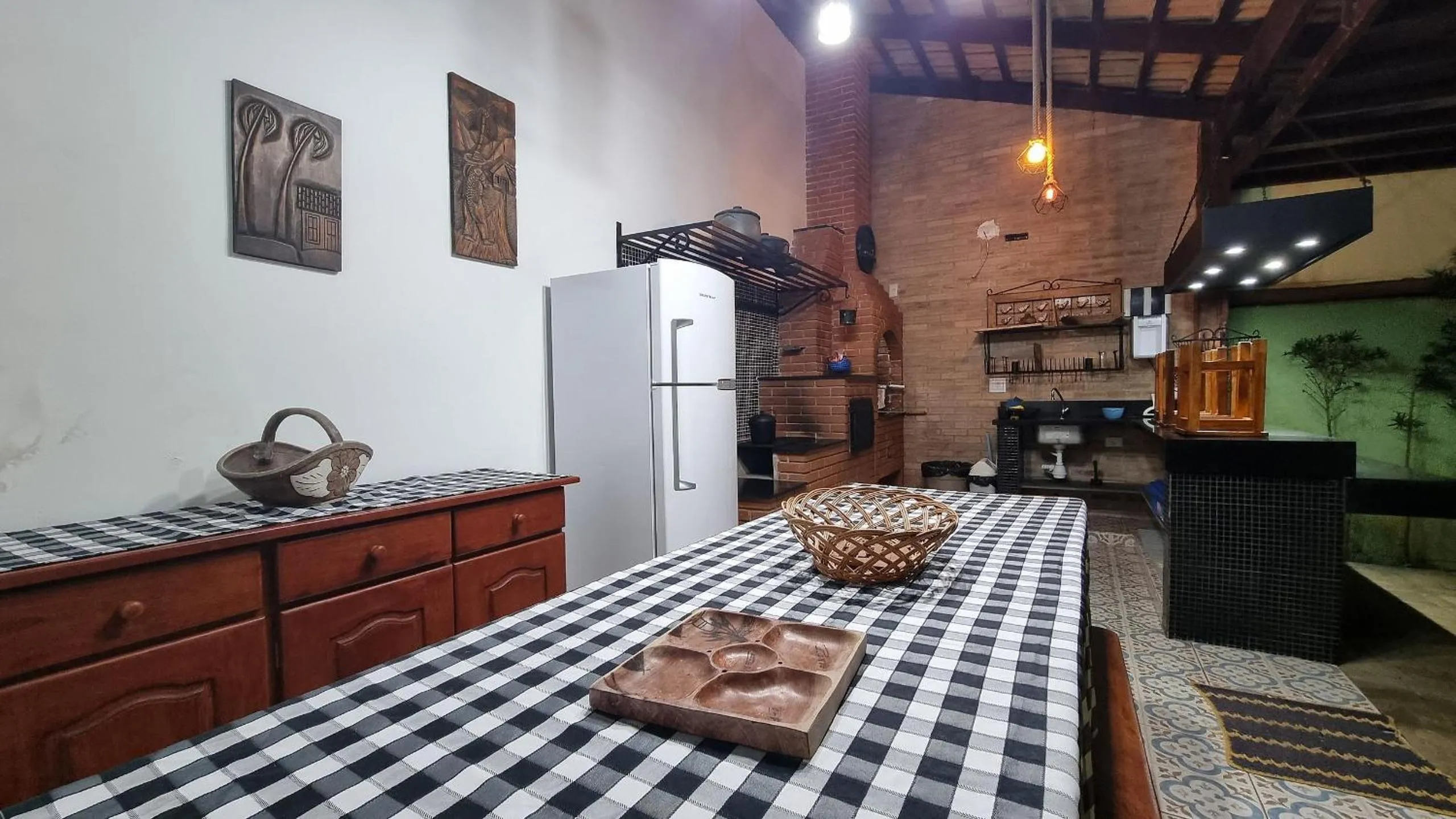 BBQ facilities in Elegante com lareira, Piscina, Área Gourmet, Bilhar, Wi-Fi, SmartTV