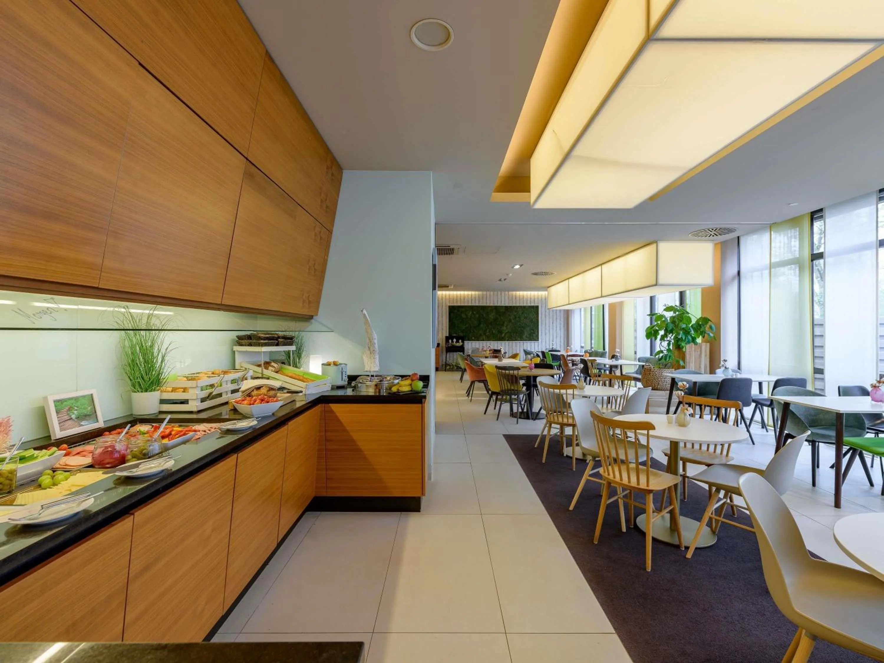 Restaurant/places to eat in Novotel Nürnberg am Messezentrum