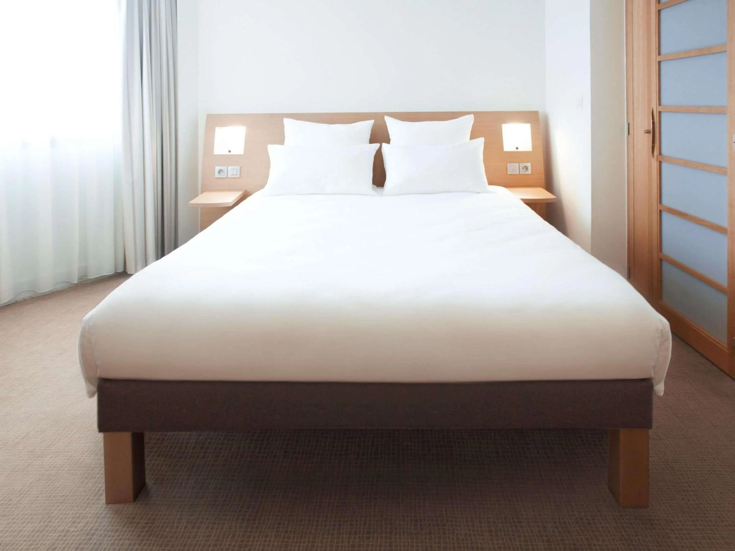 Bedroom, Bed in Novotel Nürnberg am Messezentrum