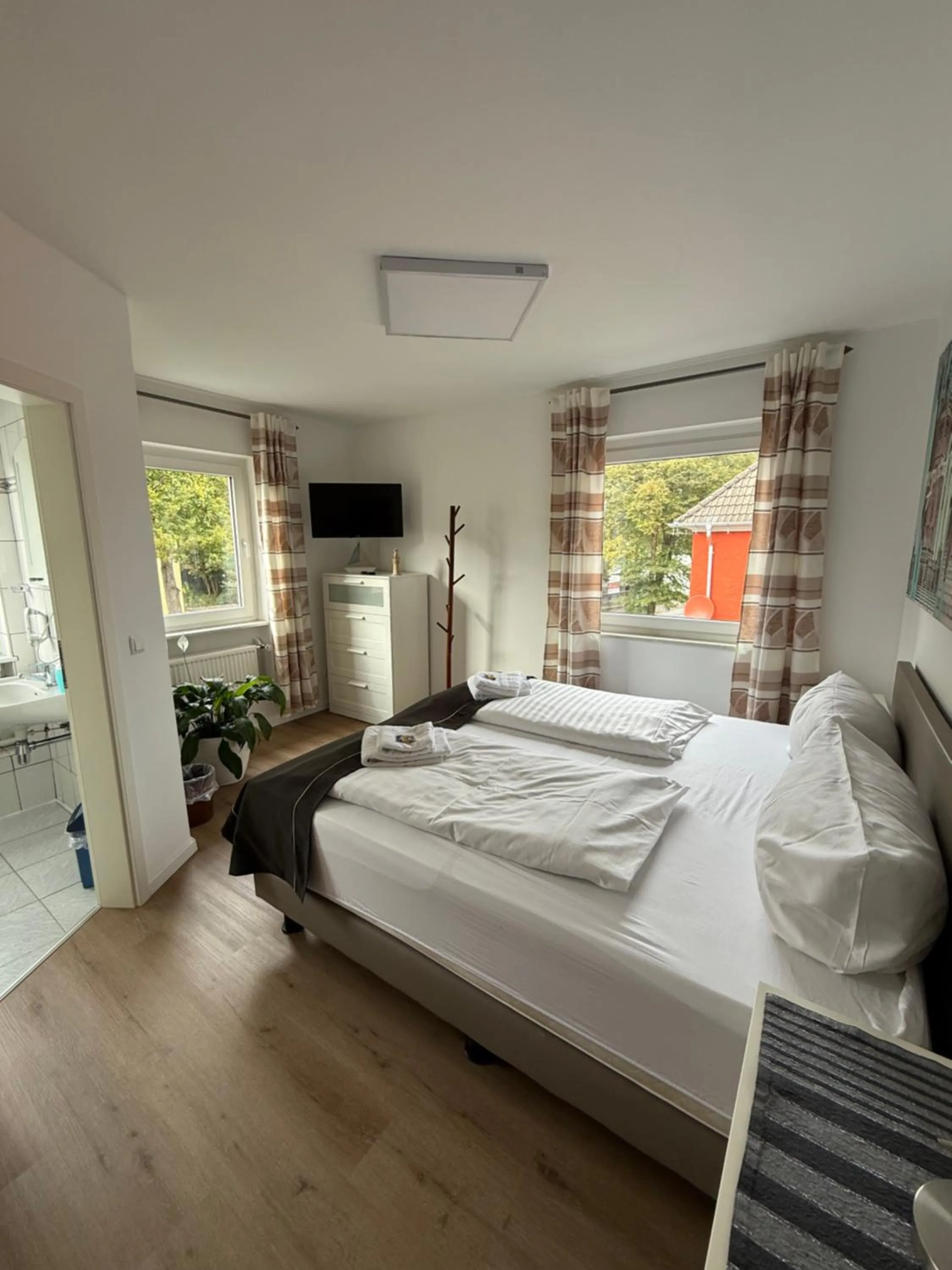 Photo of the whole room, Bed in Hotel Schäfer