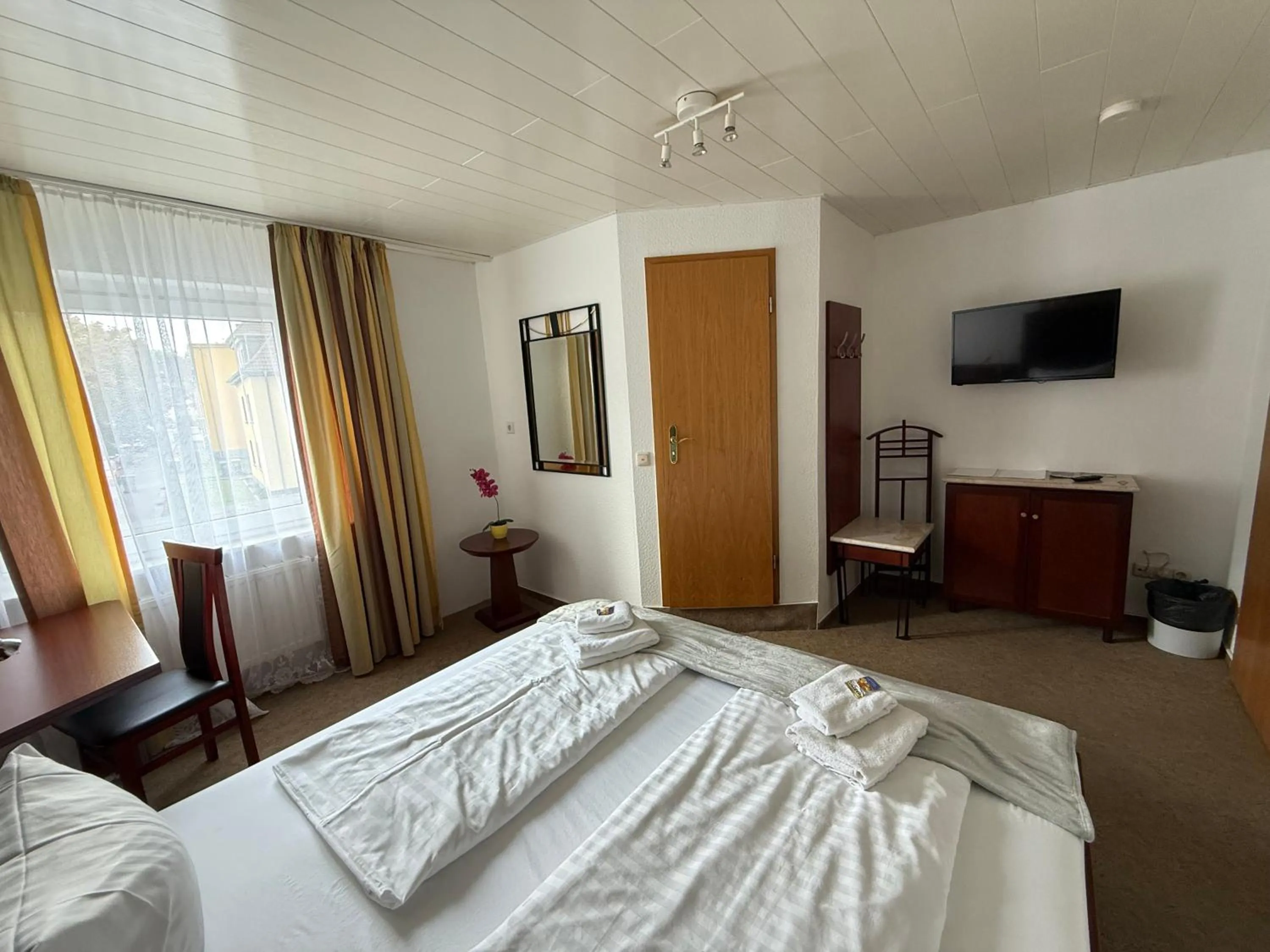 Photo of the whole room, Bed in Hotel Schäfer