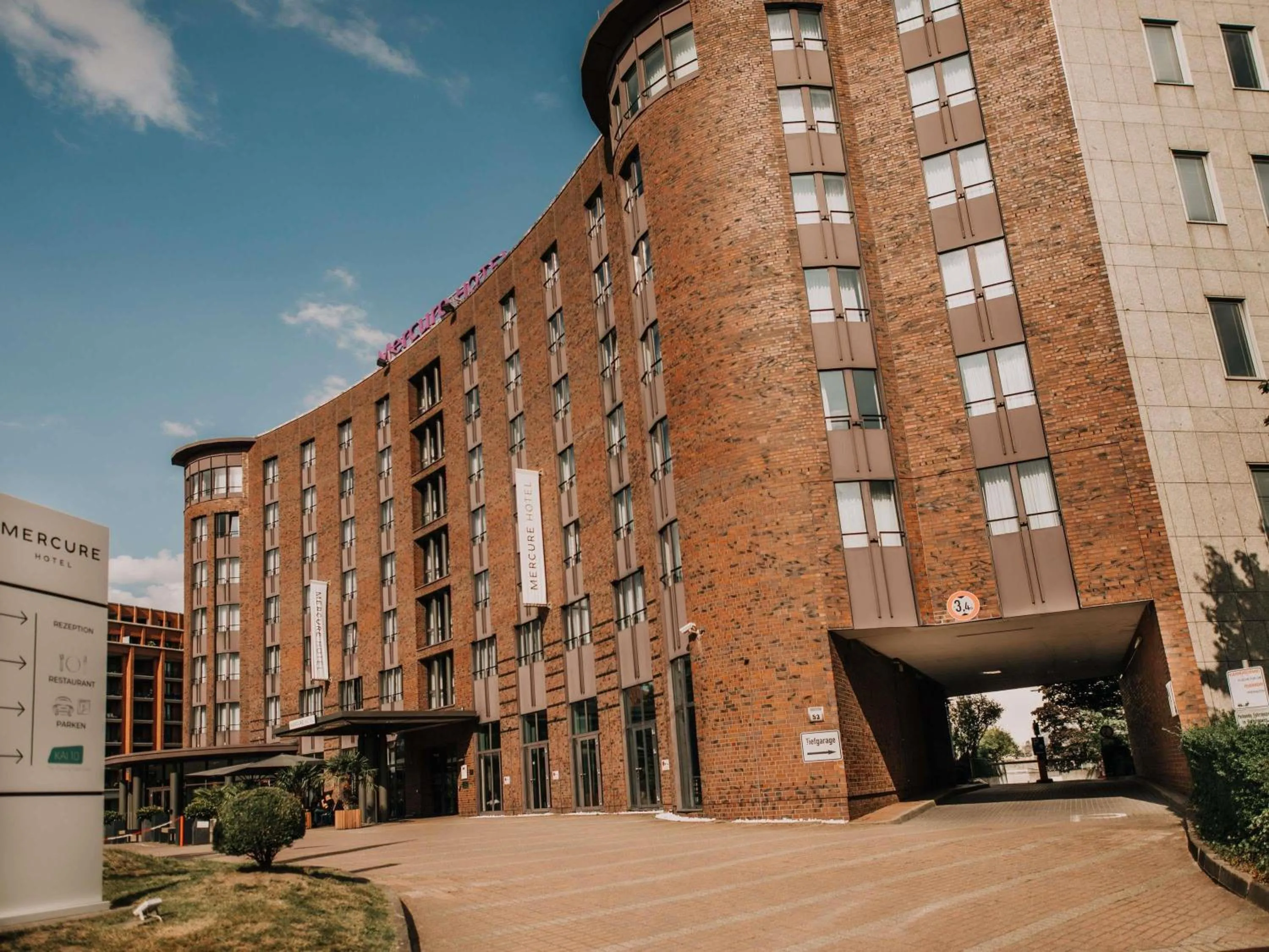 Property building in Mercure Hotel Hamburg City
