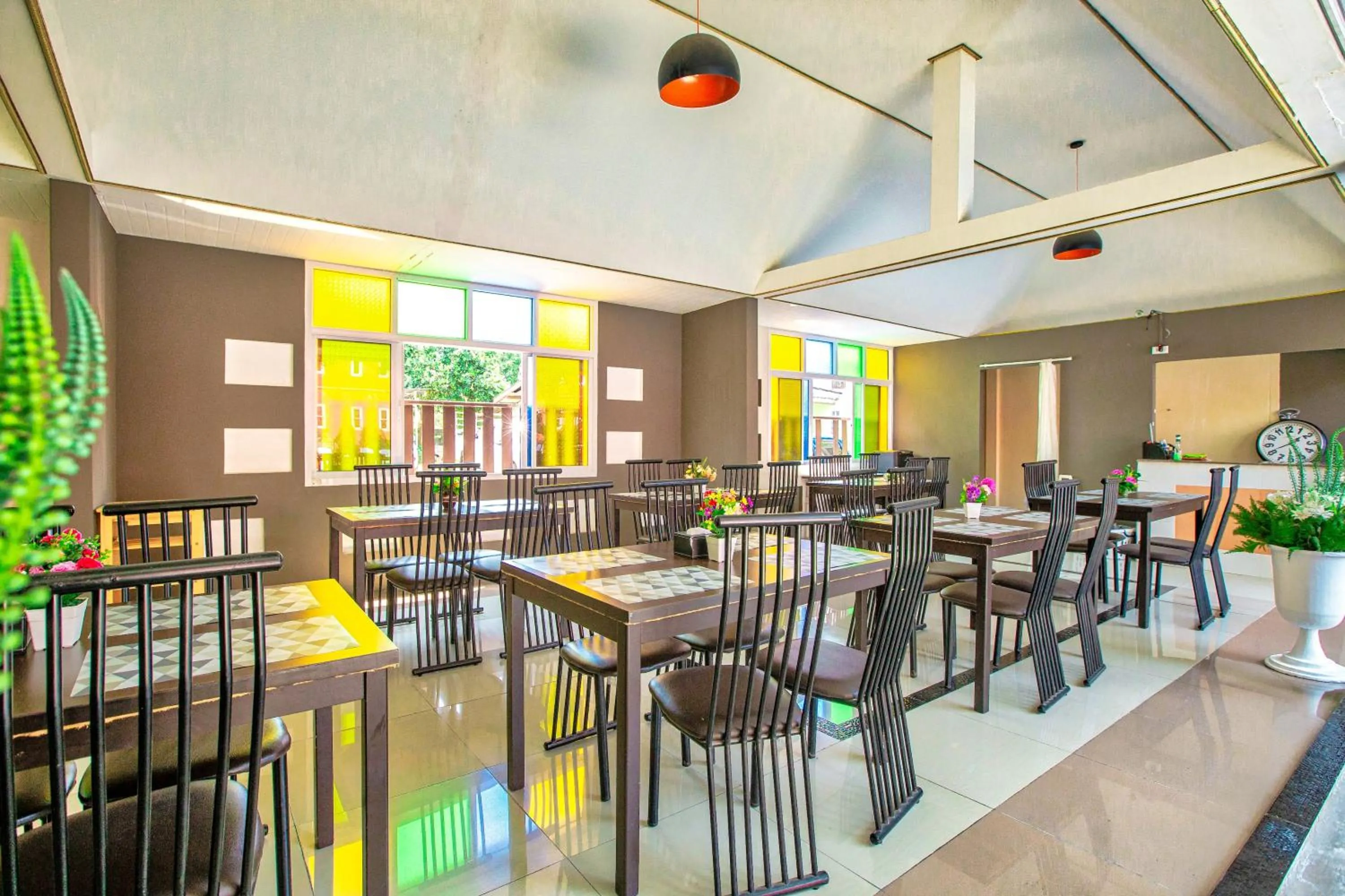 Restaurant/places to eat in The Train Resort