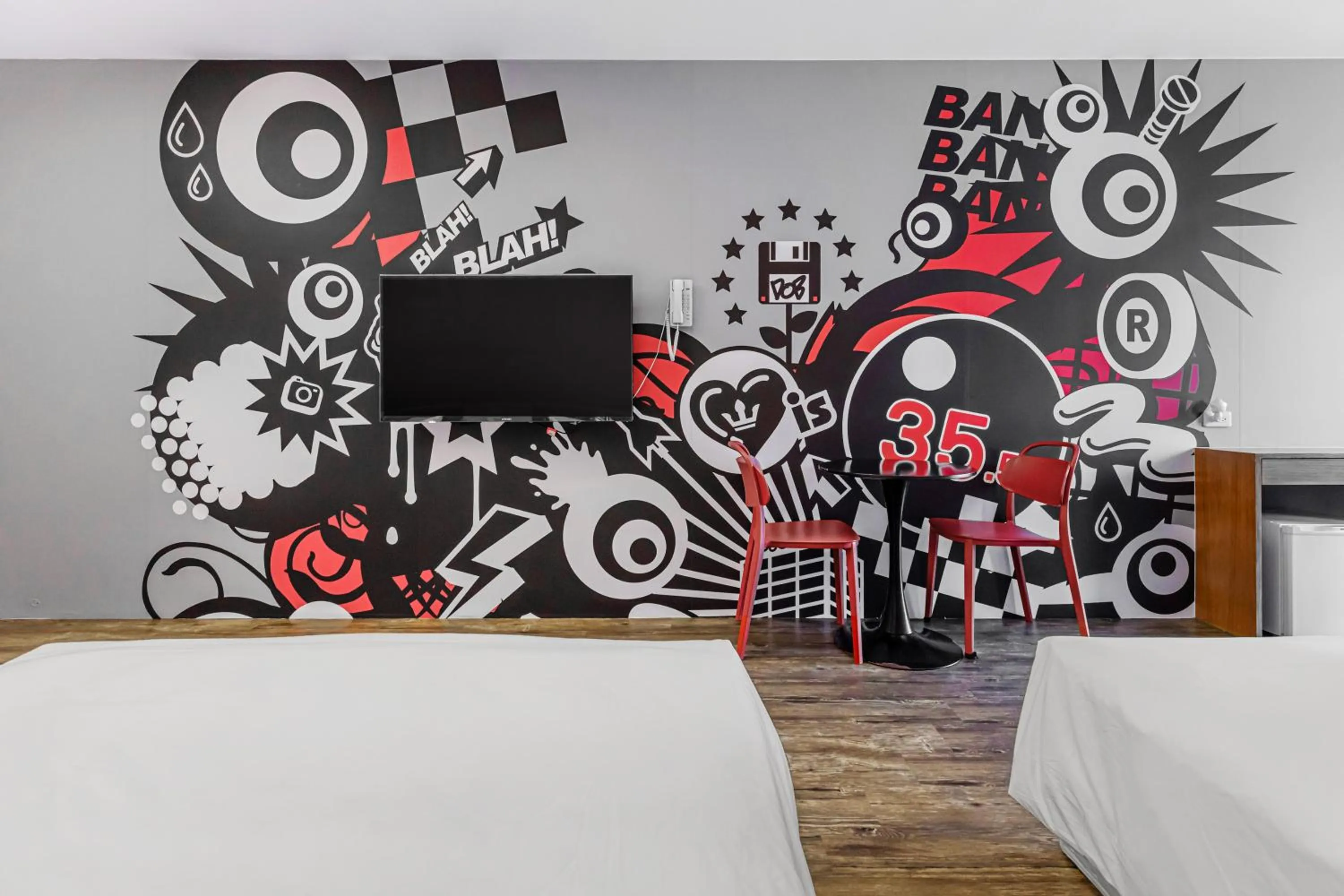 Photo of the whole room, Bed in 35.5 Inn