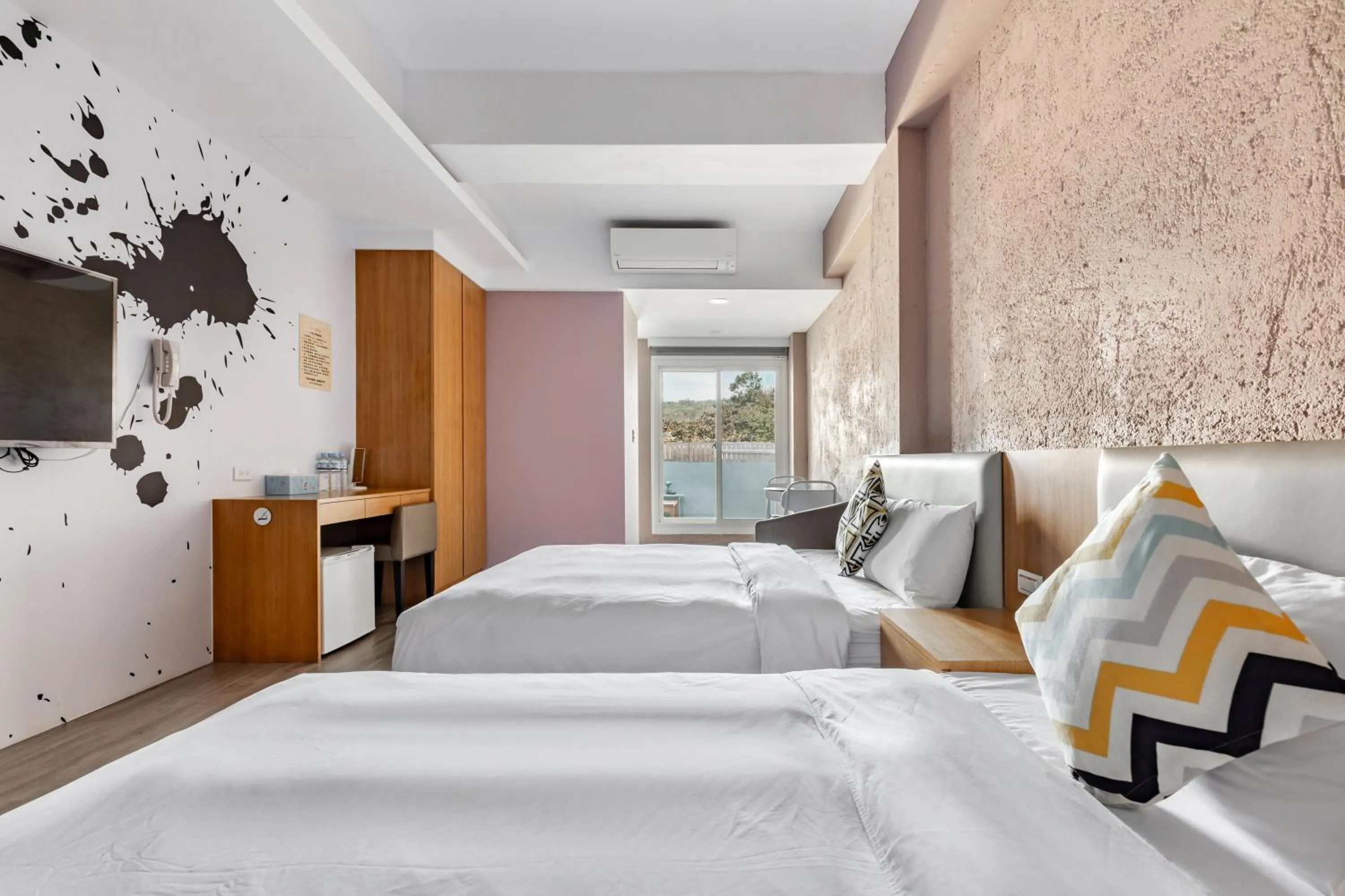 Photo of the whole room, Bed in 35.5 Inn