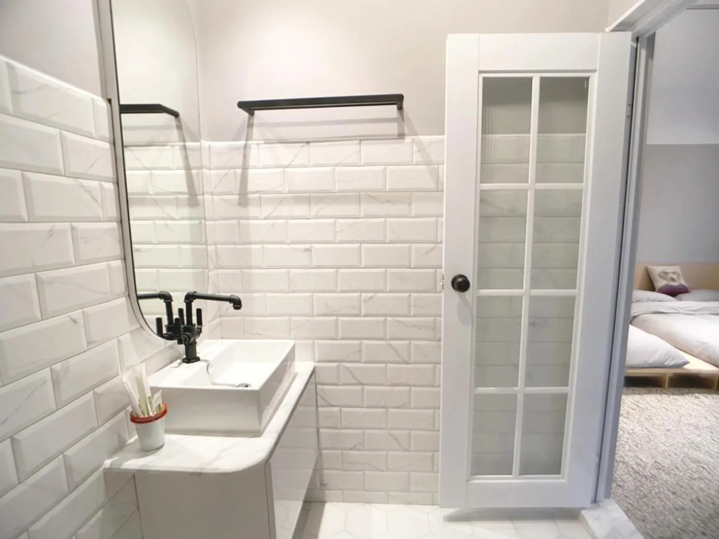 Shower, Bed in Spring Guest House