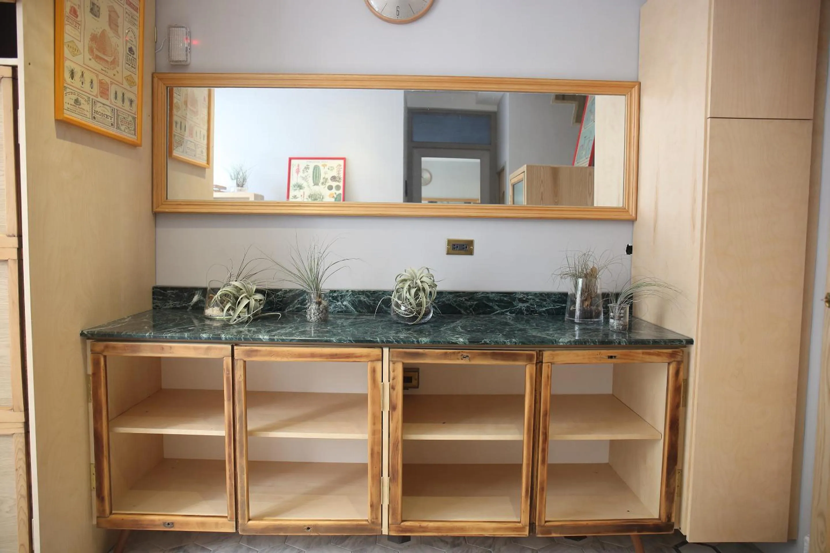 Communal lounge/ TV room in Spring Guest House