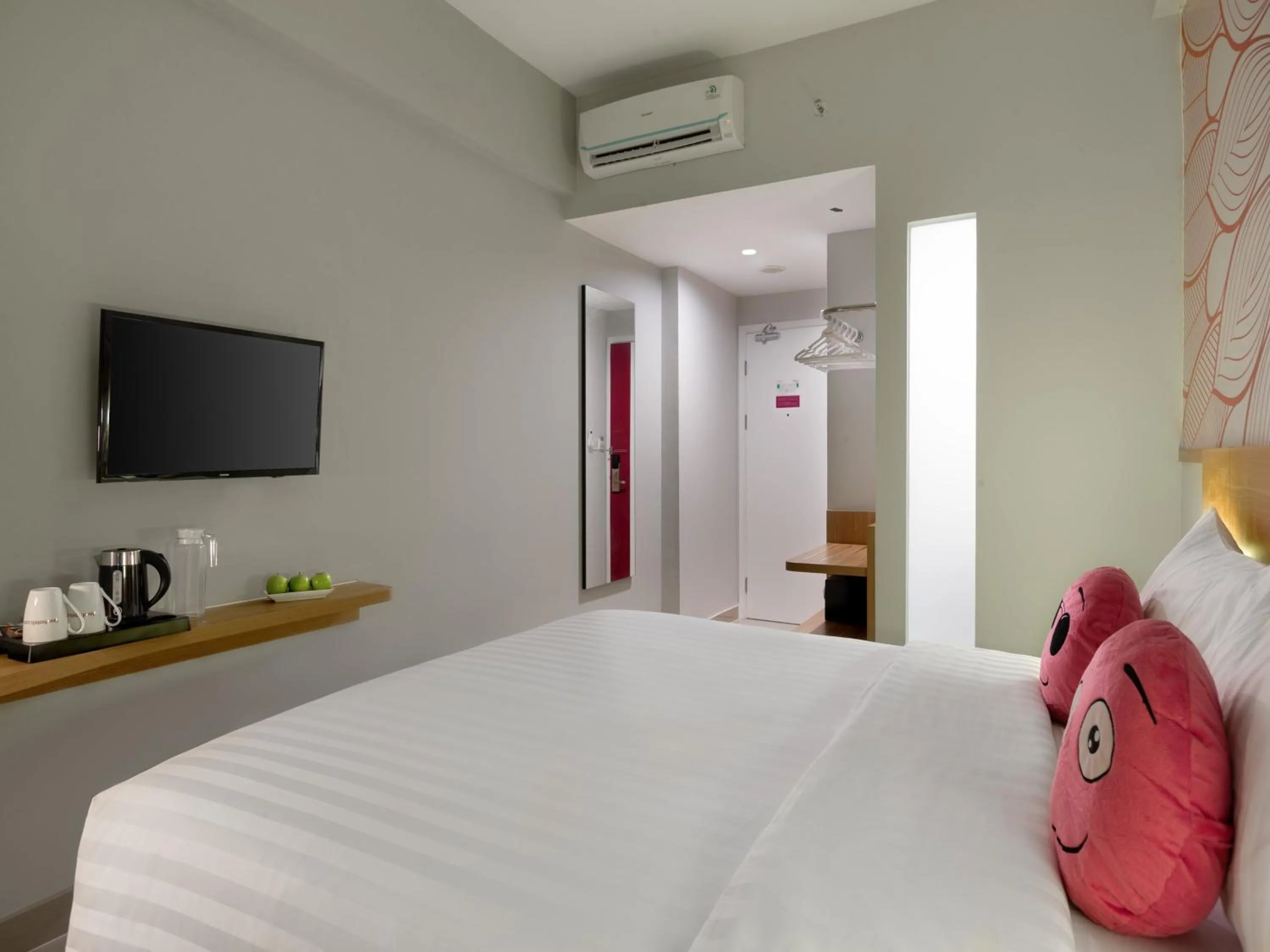 Photo of the whole room, Bed in favehotel Karawang