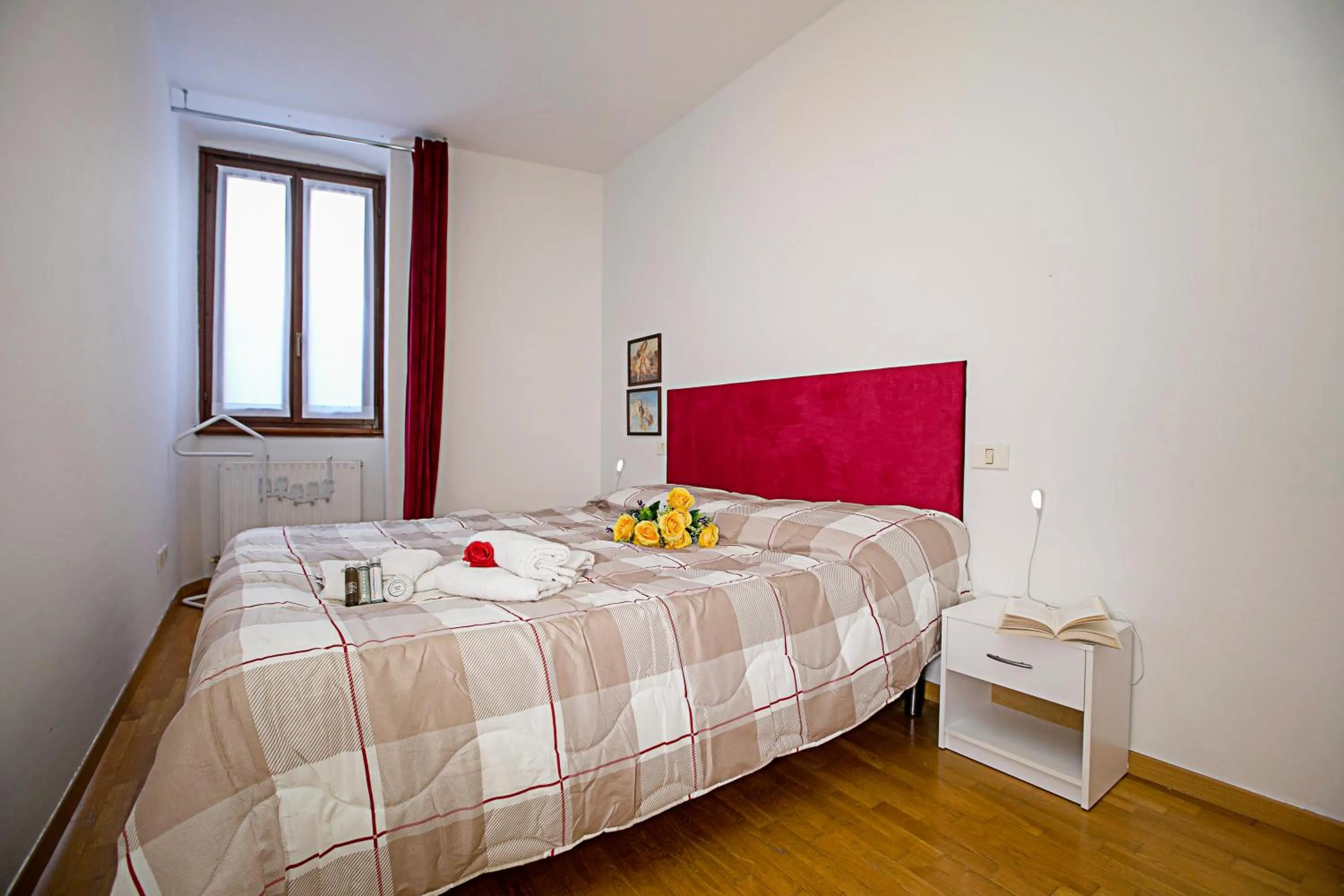 Bedroom, Bed in Appartamento Centro Storico Riva 2 - Happy Rentals