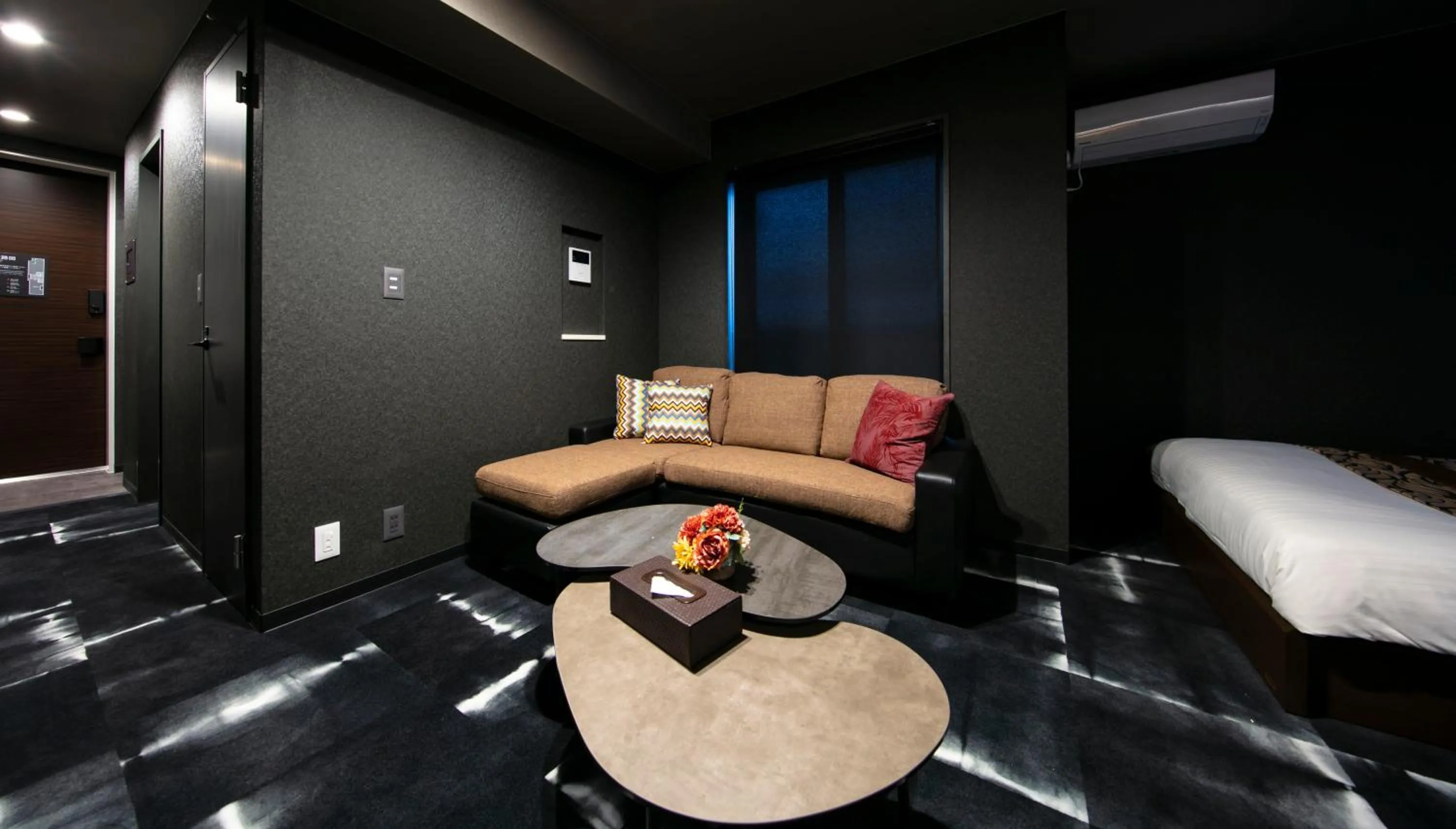 Photo of the whole room in GRAND BASE Takamatsu