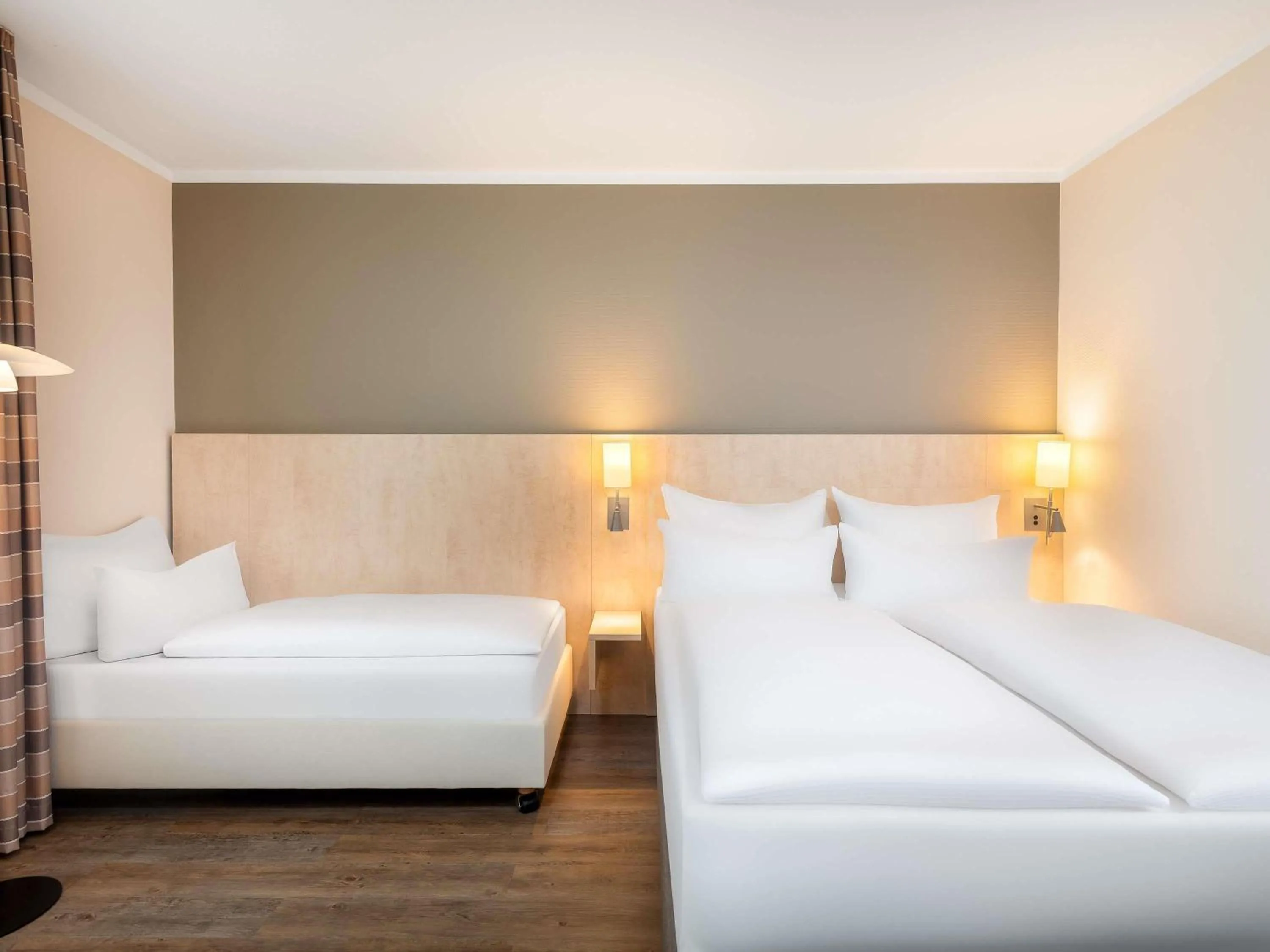 Bedroom, Bed in Mercure Hotel Bielefeld Johannisberg