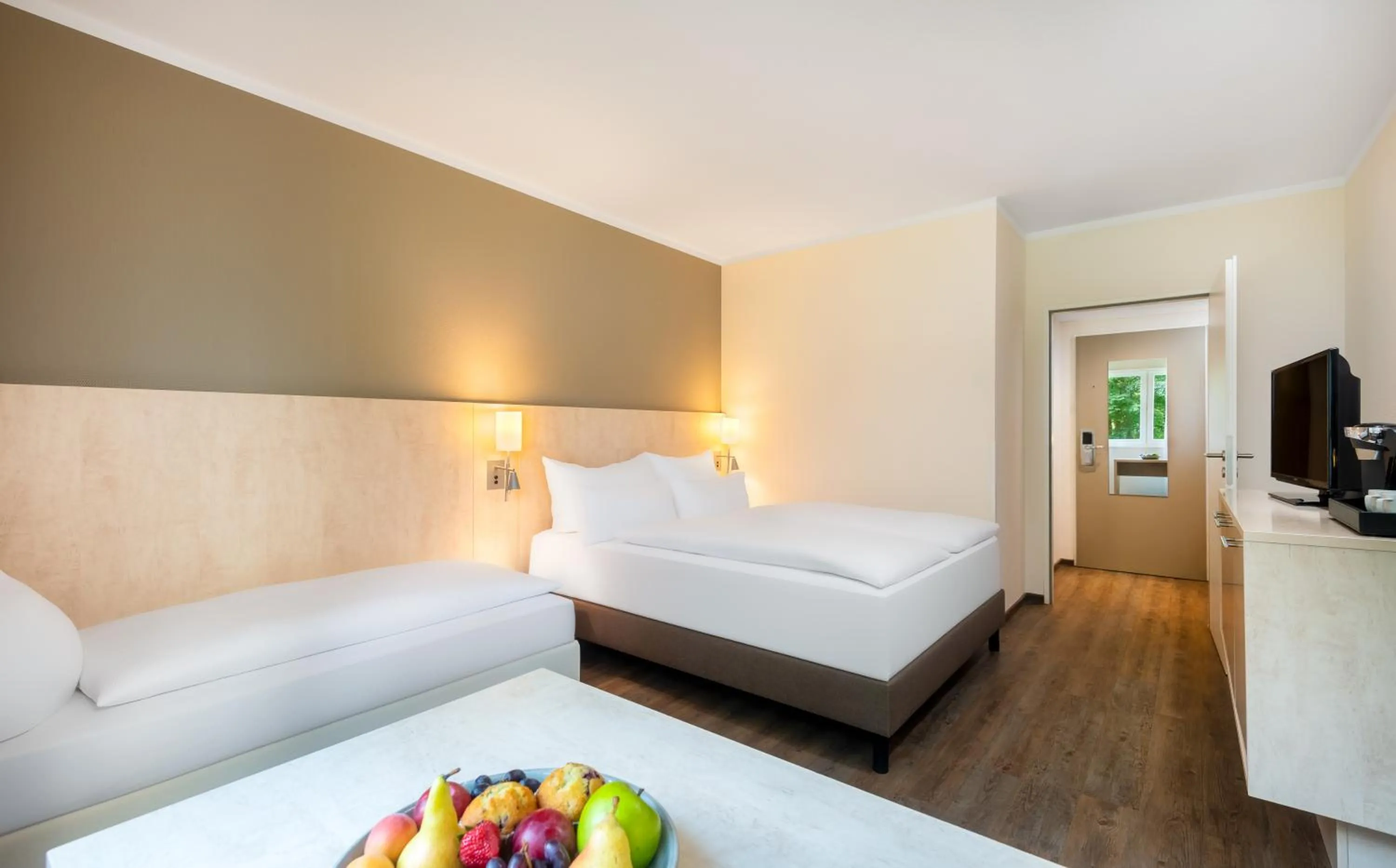 Photo of the whole room, Bed in Mercure Hotel Bielefeld Johannisberg