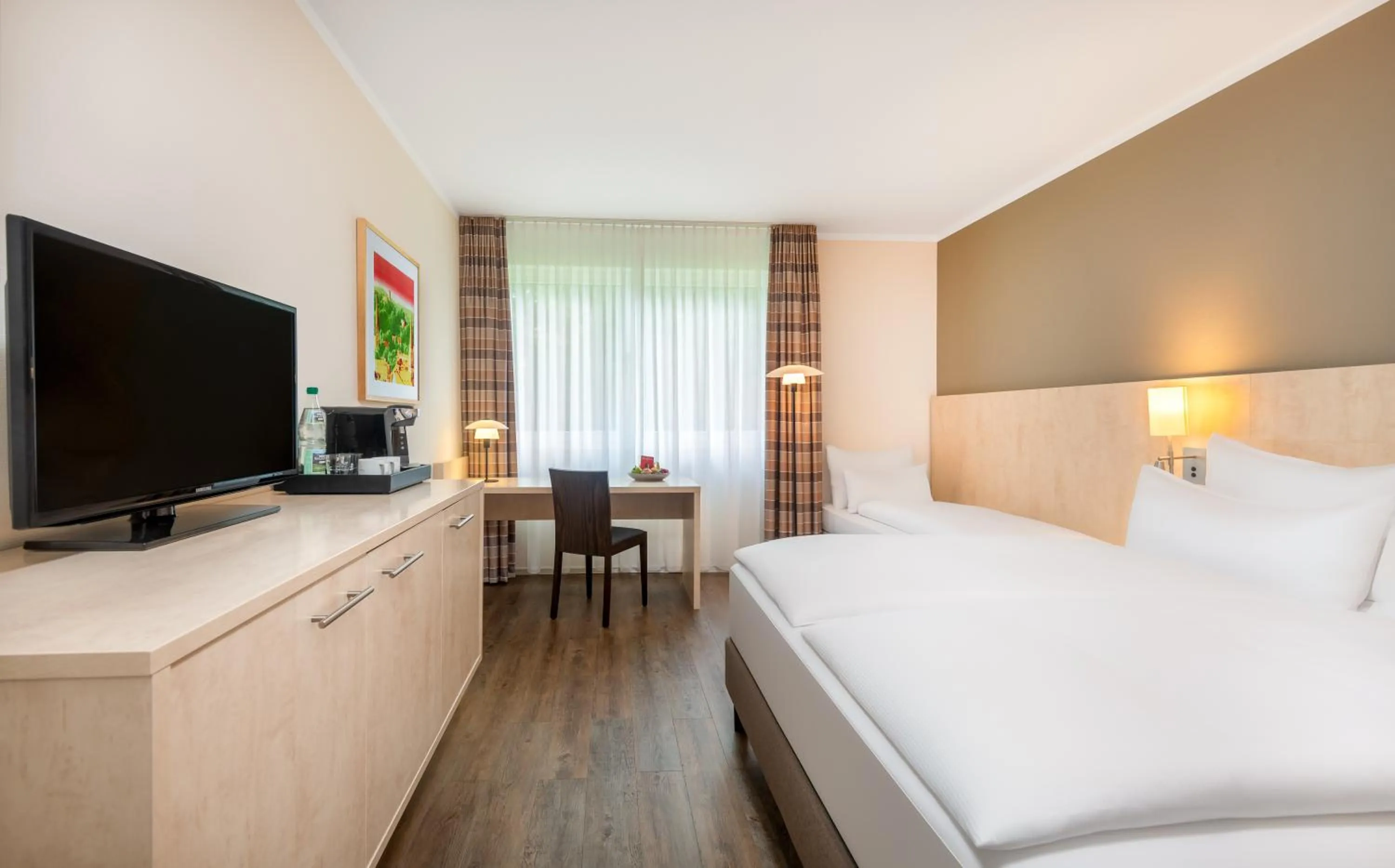 Photo of the whole room, Bed in Mercure Hotel Bielefeld Johannisberg