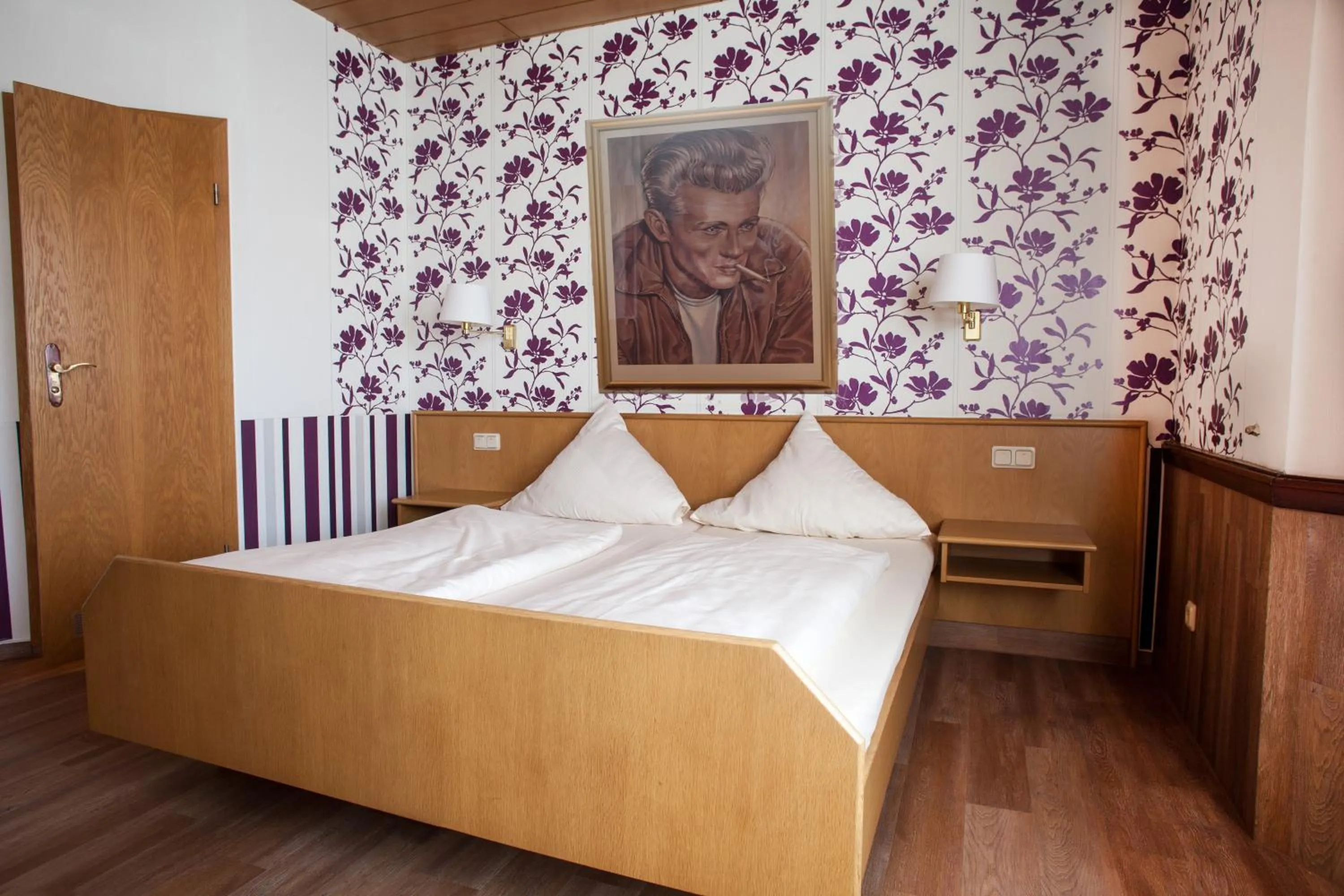 Photo of the whole room, Bed in Hotel Nassauer Hof