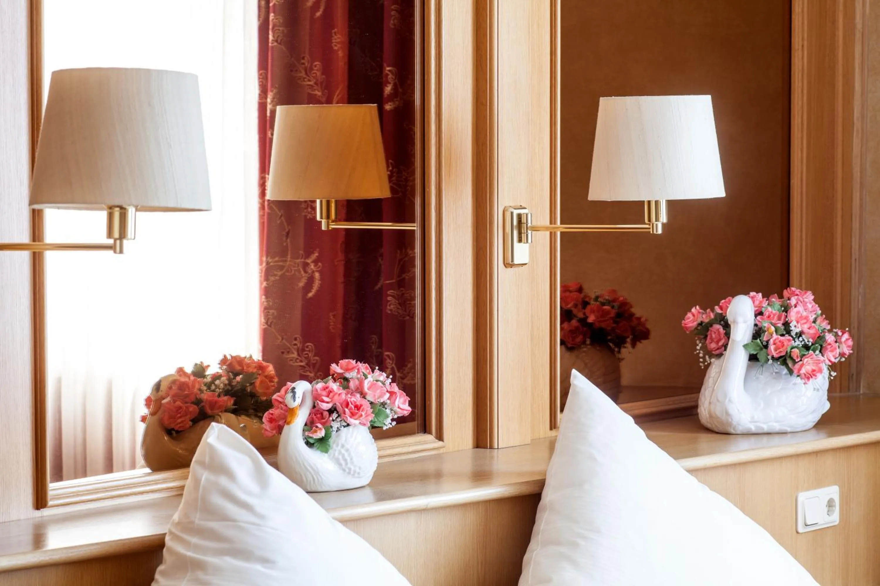 Photo of the whole room, Bed in Hotel Nassauer Hof