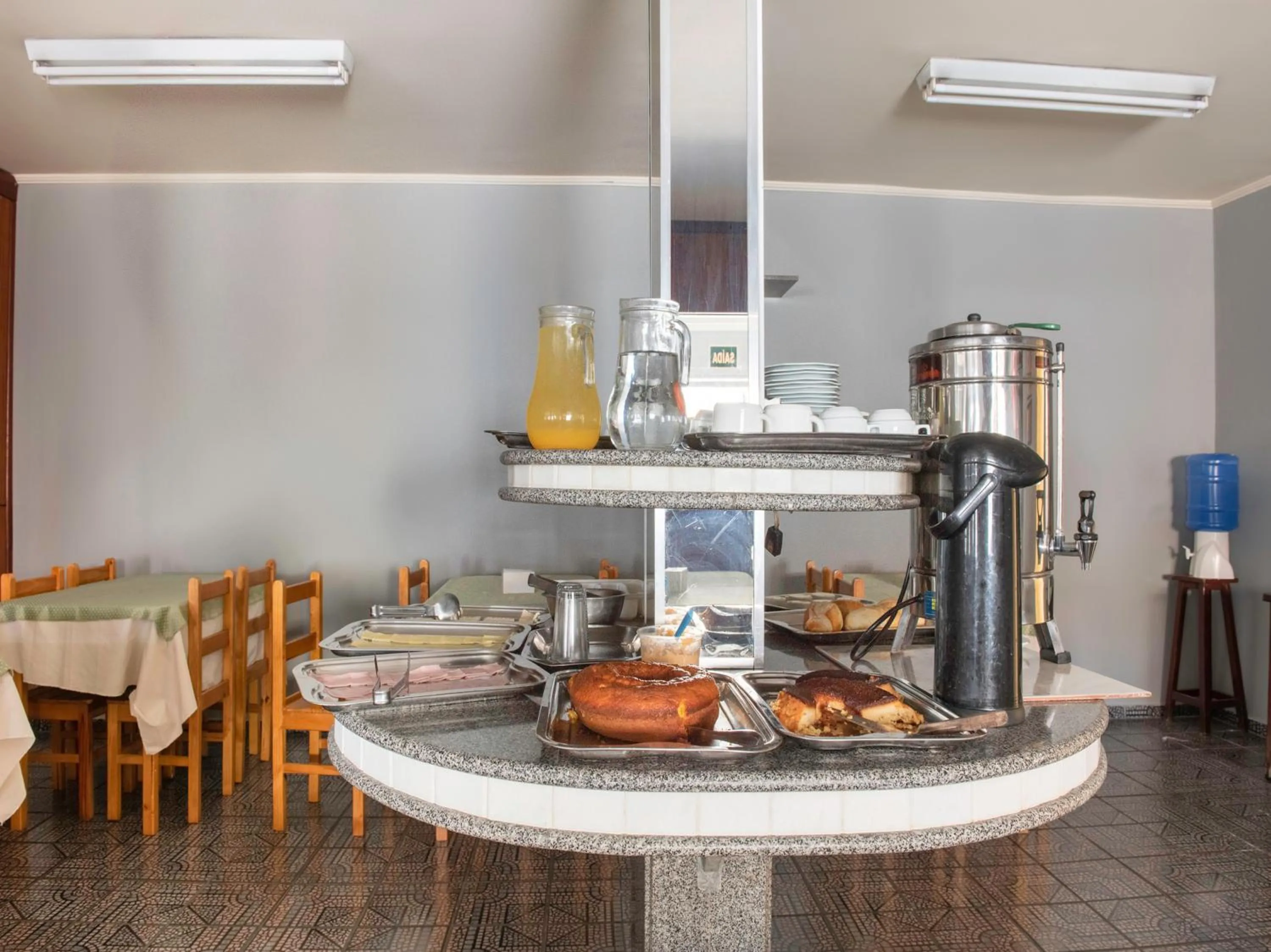 Coffee/tea facilities in Hotel dos Nobres