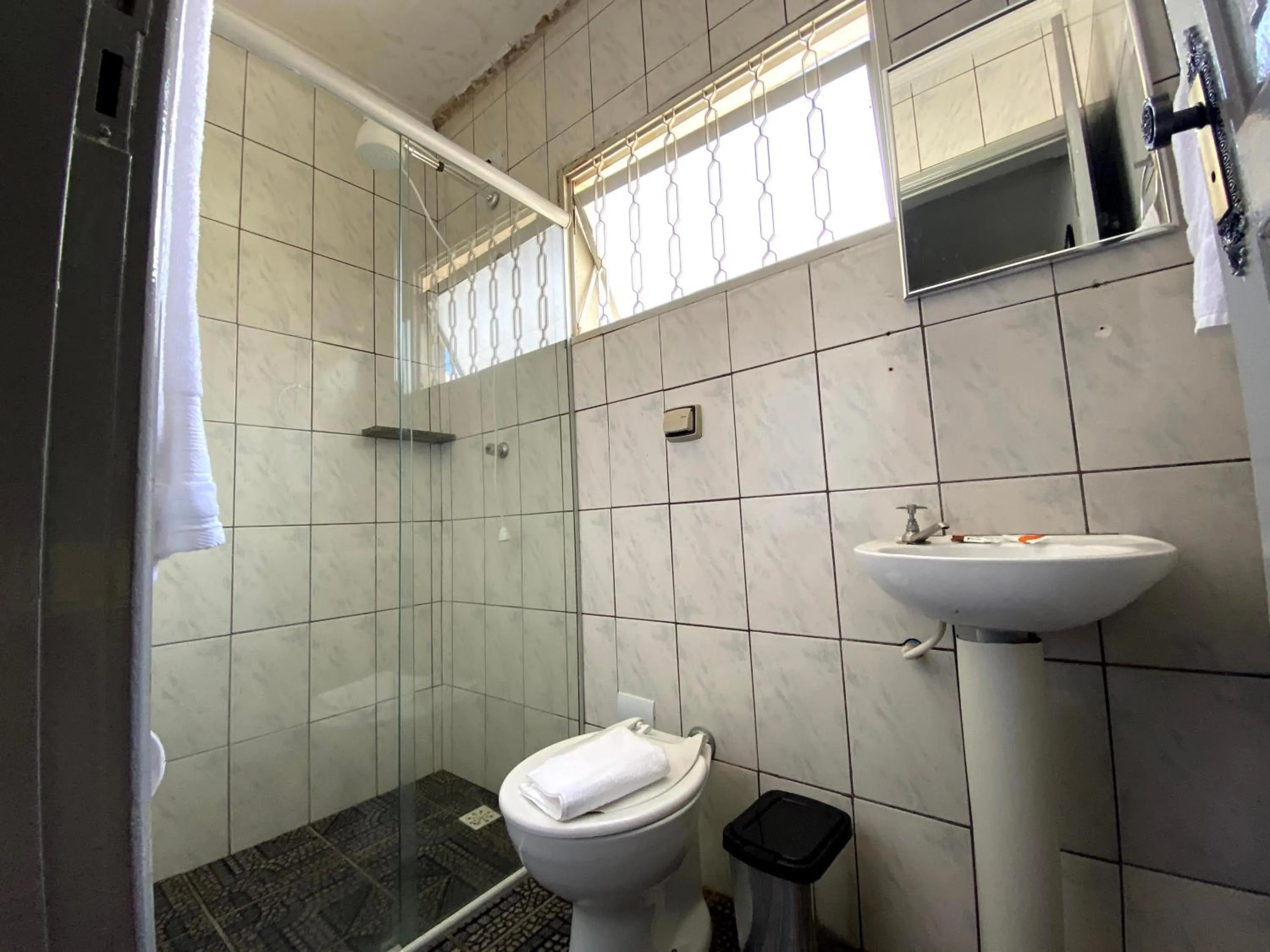 Toilet in Hotel dos Nobres