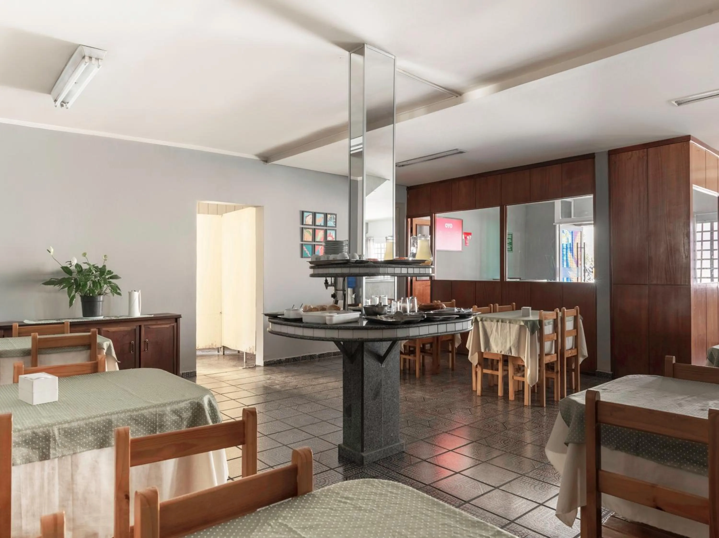 Restaurant/places to eat in Hotel dos Nobres