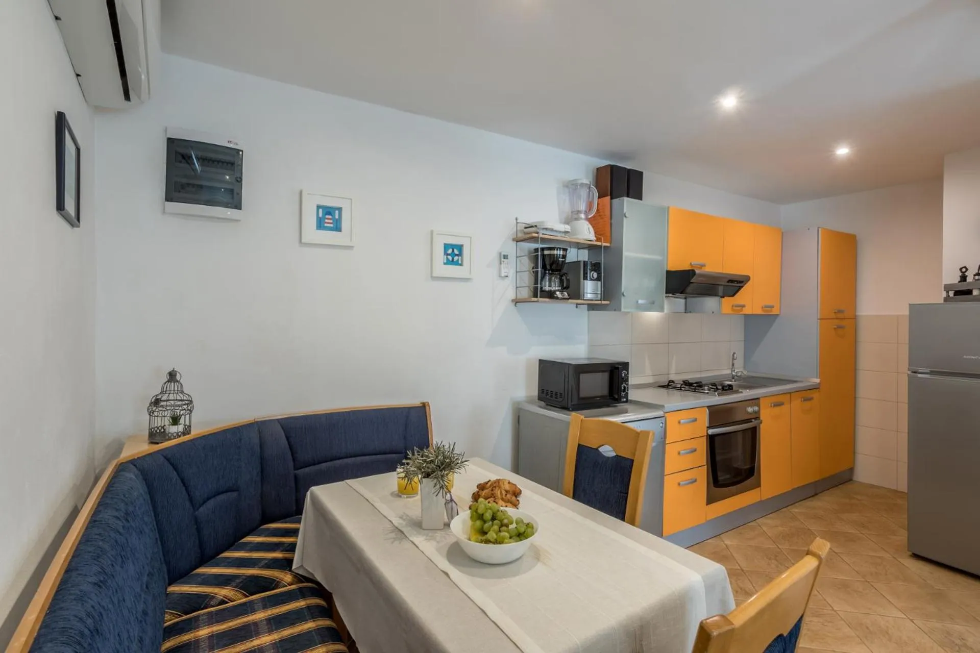 Kitchen/Kitchenette in House with big walled oliva garden