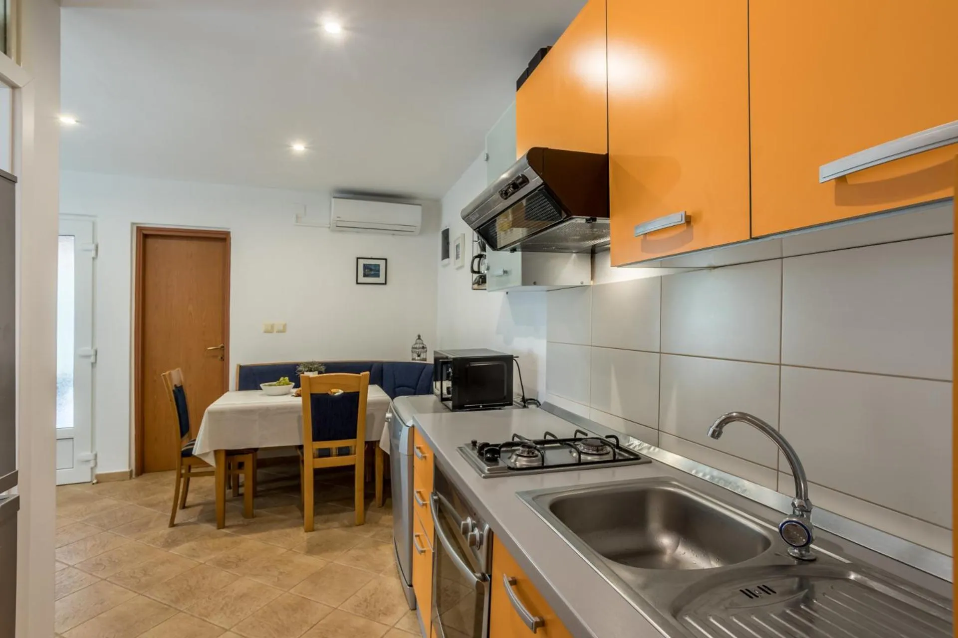 Kitchen/Kitchenette in House with big walled oliva garden