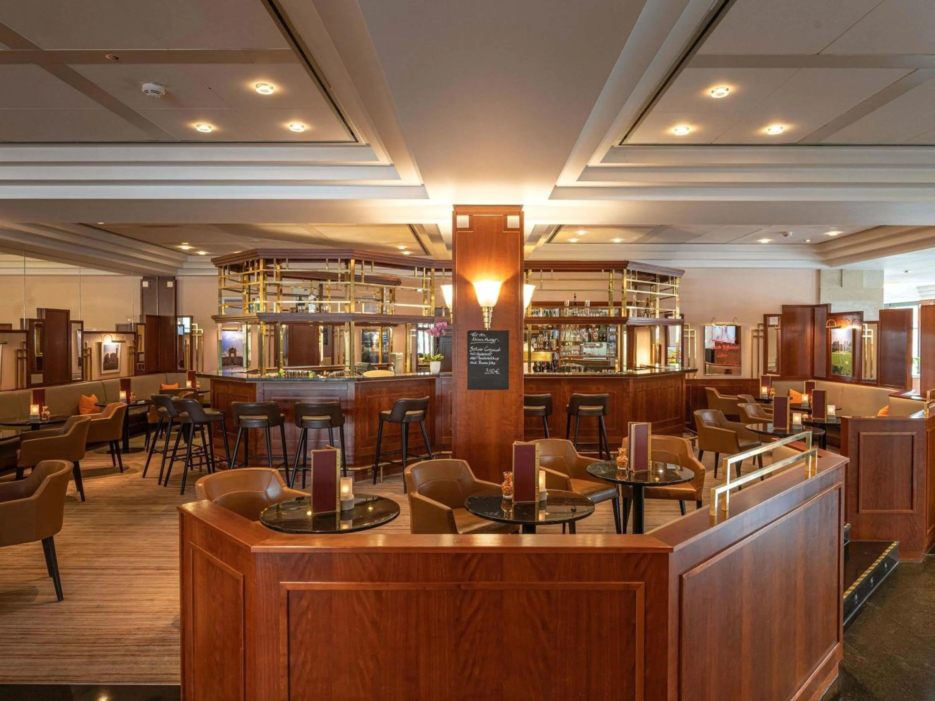 Lounge or bar in Mercure Hotel Potsdam City