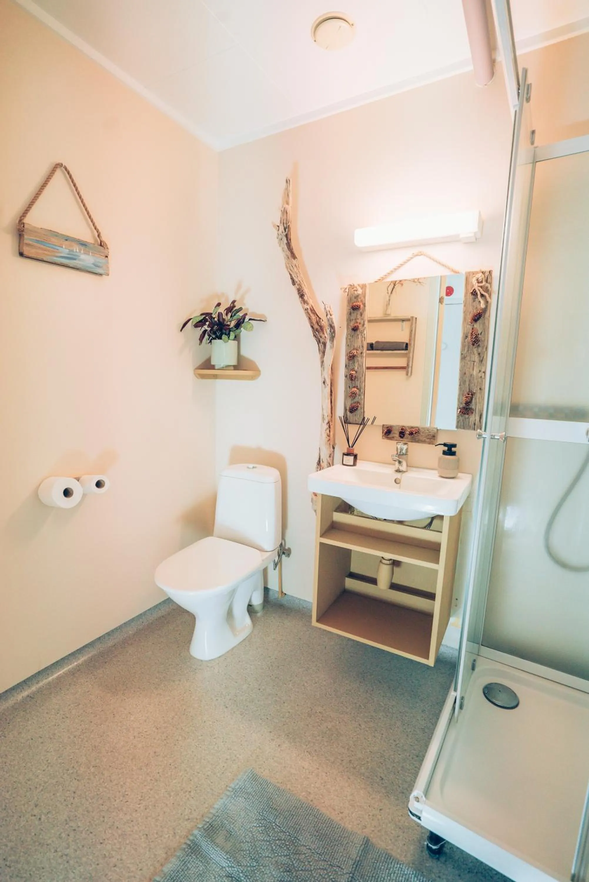 Shower in FURU Hostel & Café