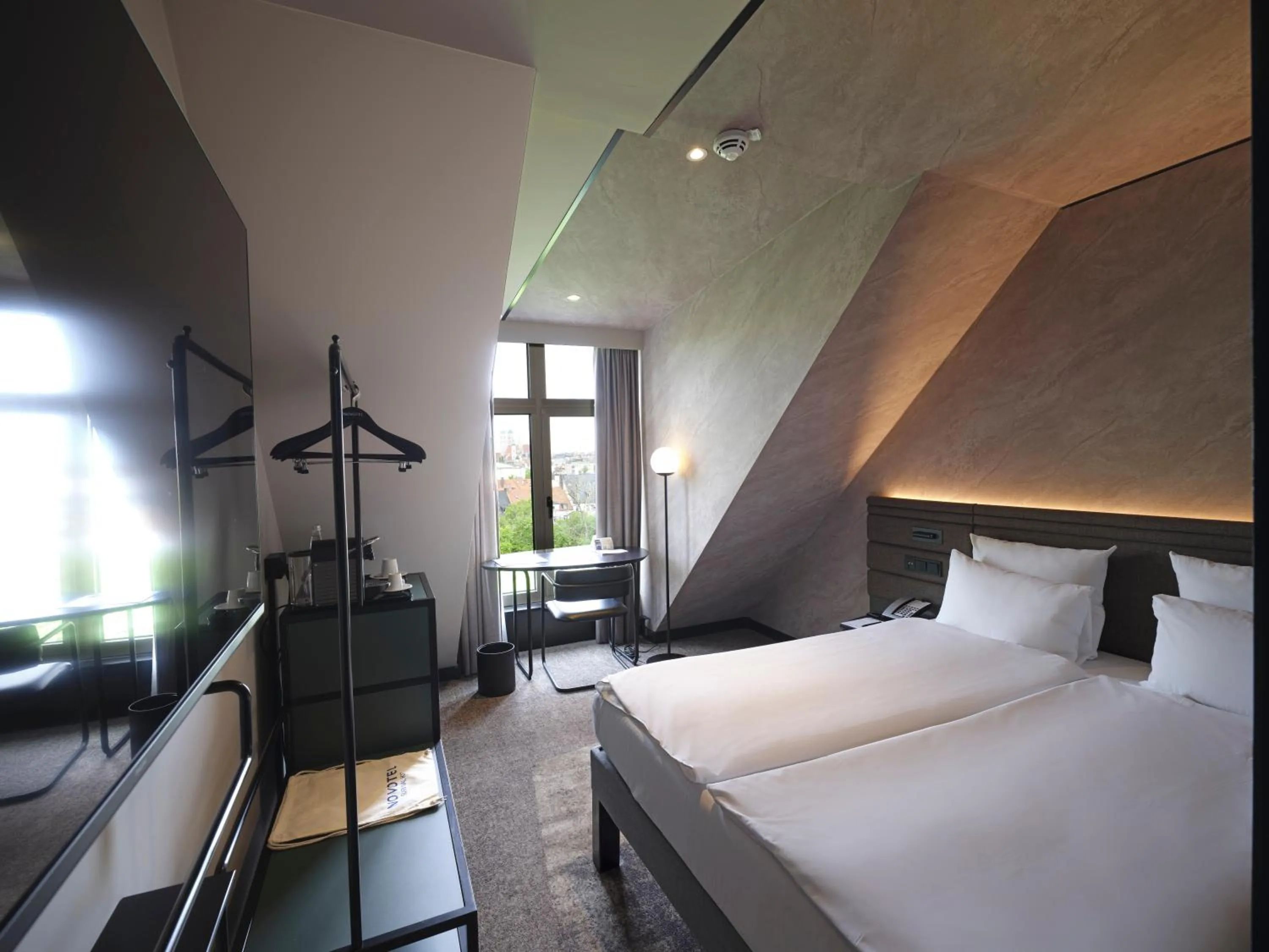 Photo of the whole room, Bed in Novotel München City