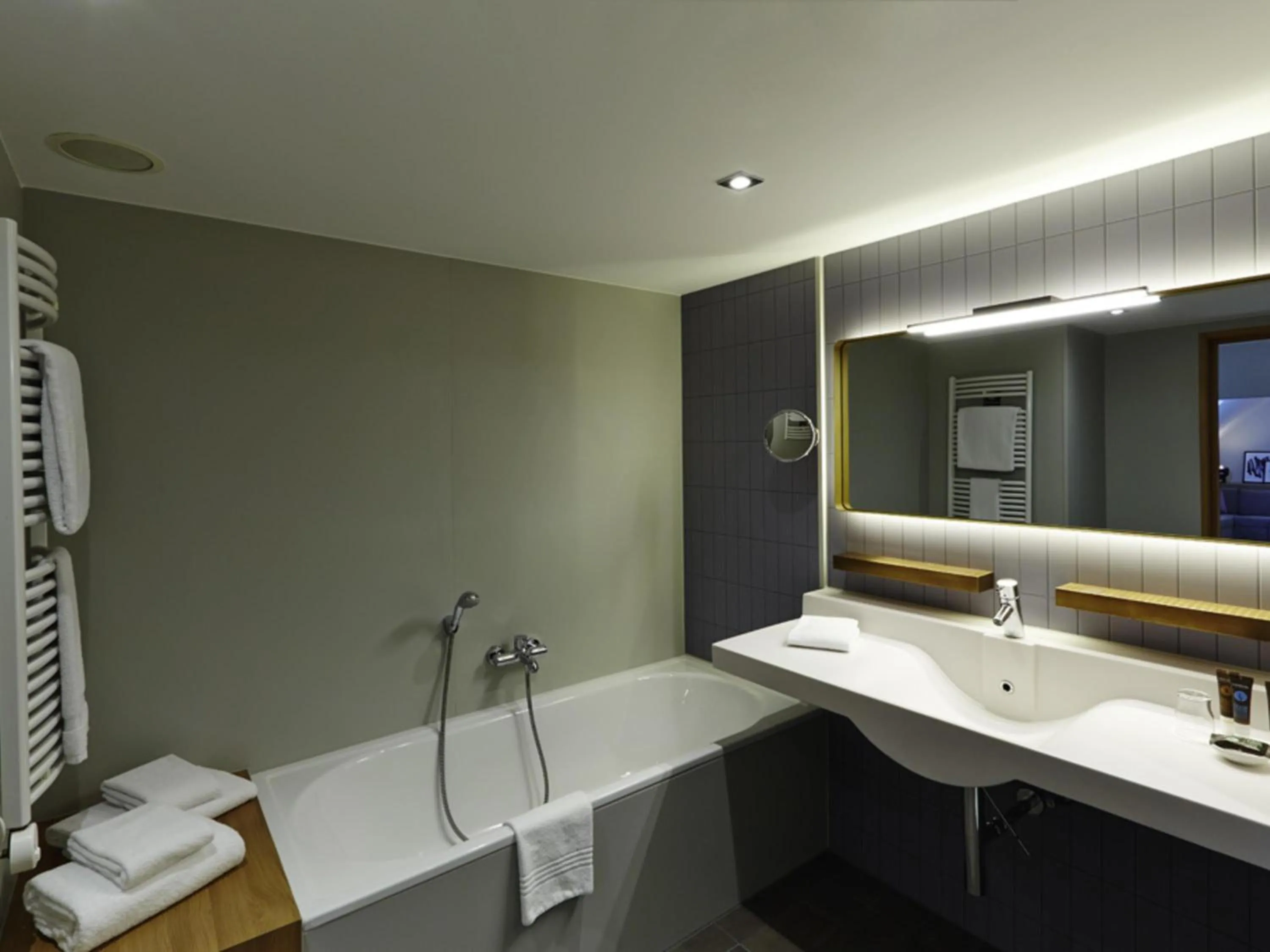 Bedroom in Novotel München City