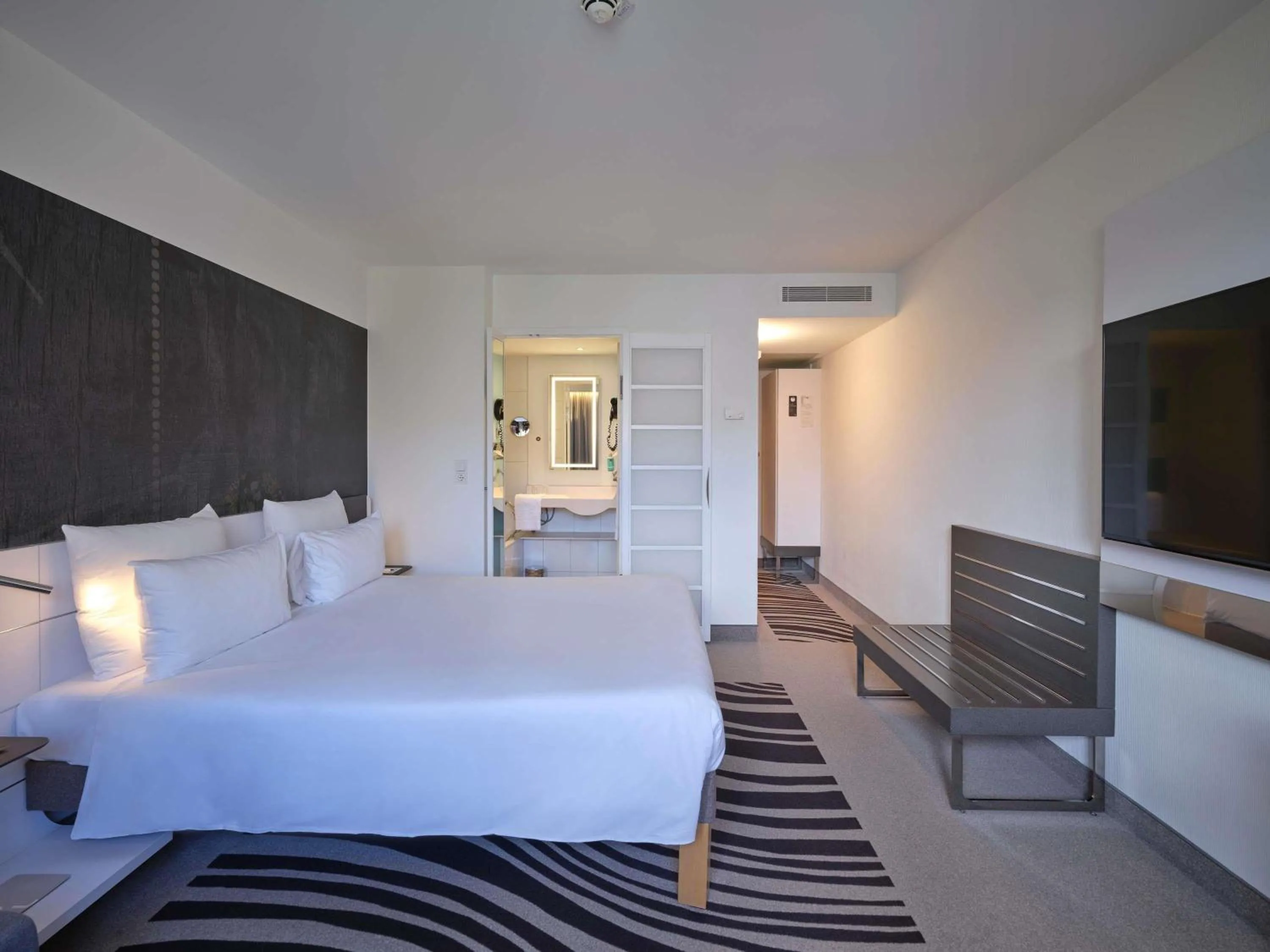 Bedroom, Bed in Novotel München City