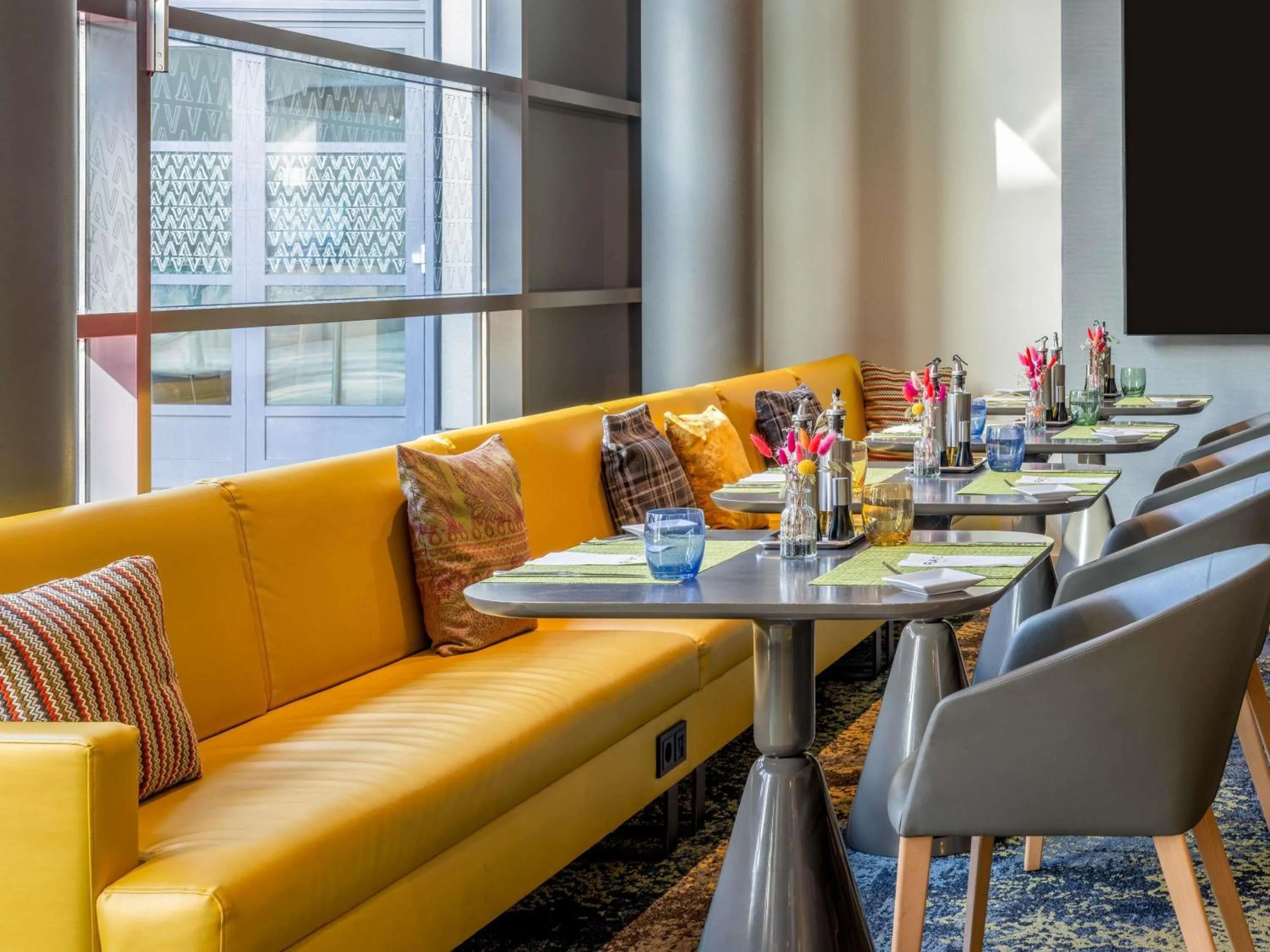 Lounge or bar in Novotel München City