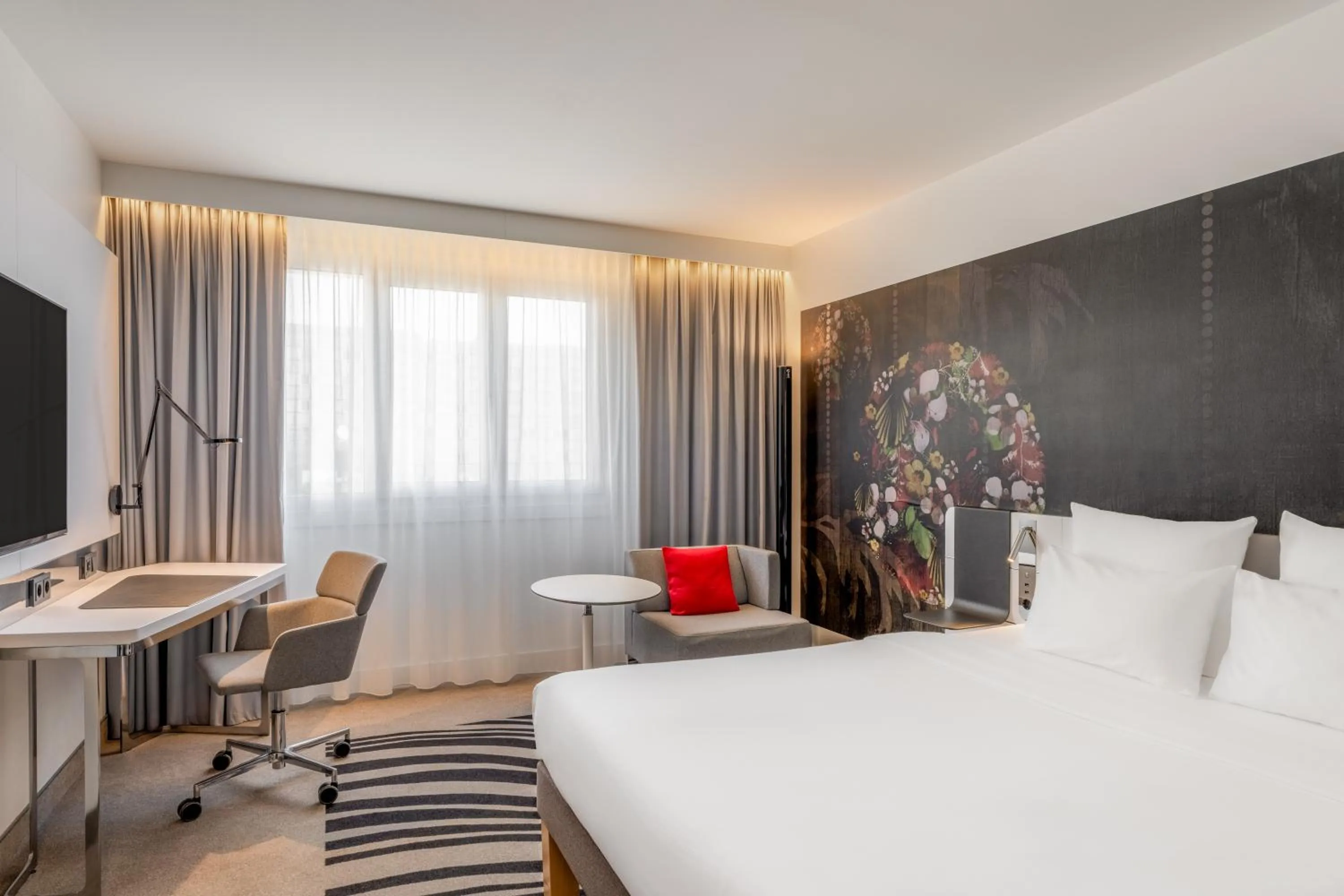 Photo of the whole room, Bed in Novotel München City