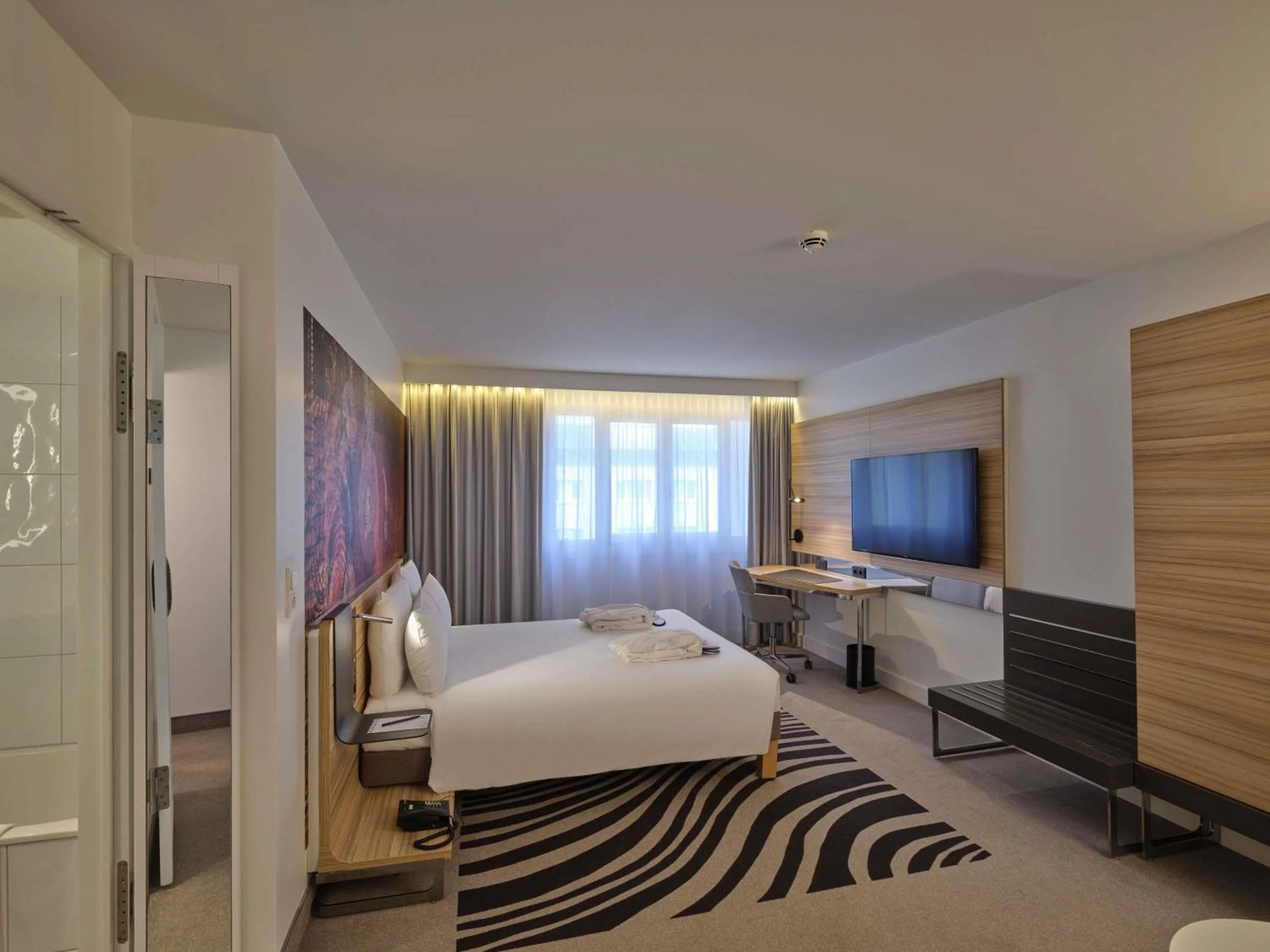 Bedroom, Bed in Novotel München City