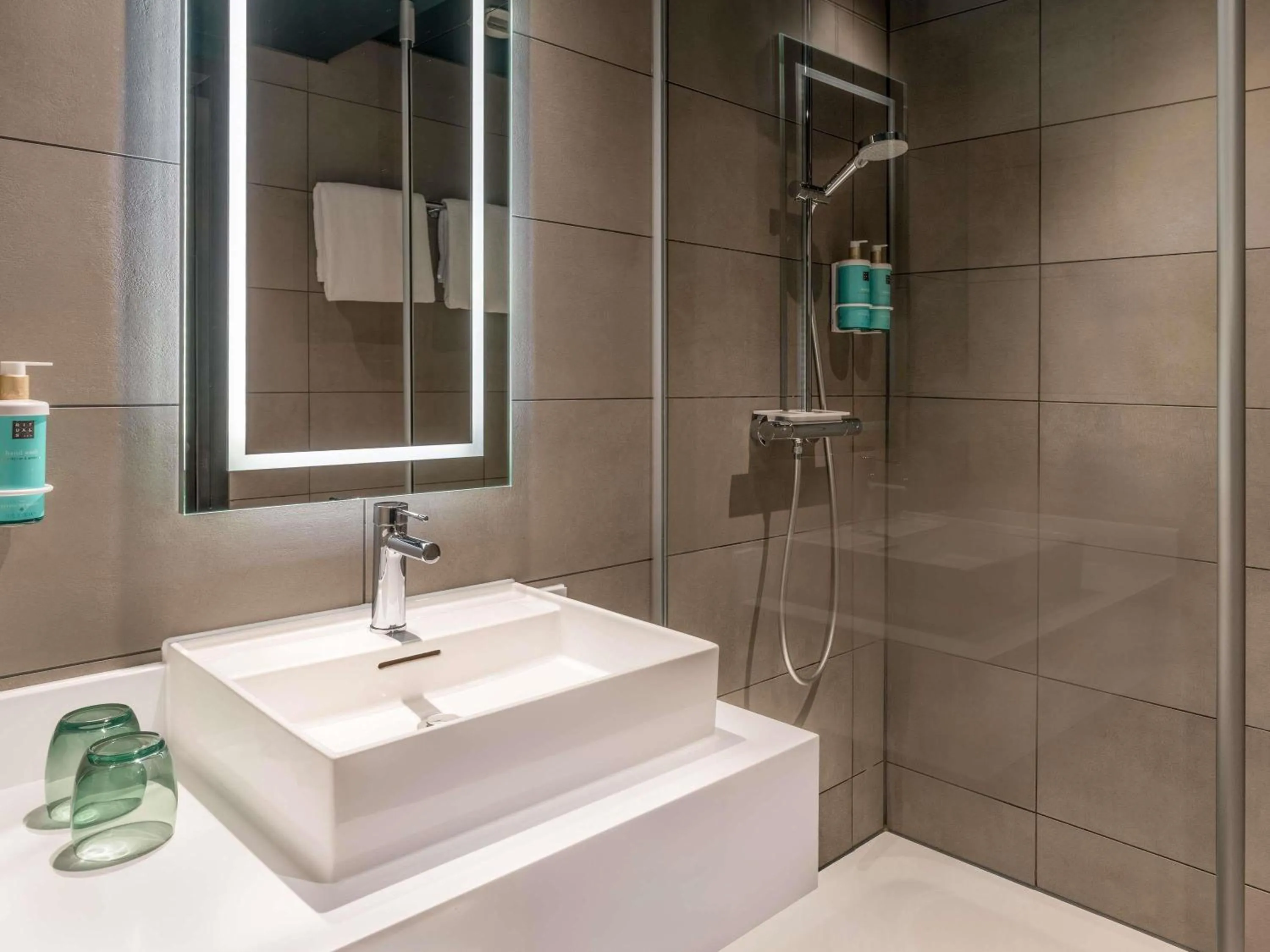 Bedroom in Novotel München City