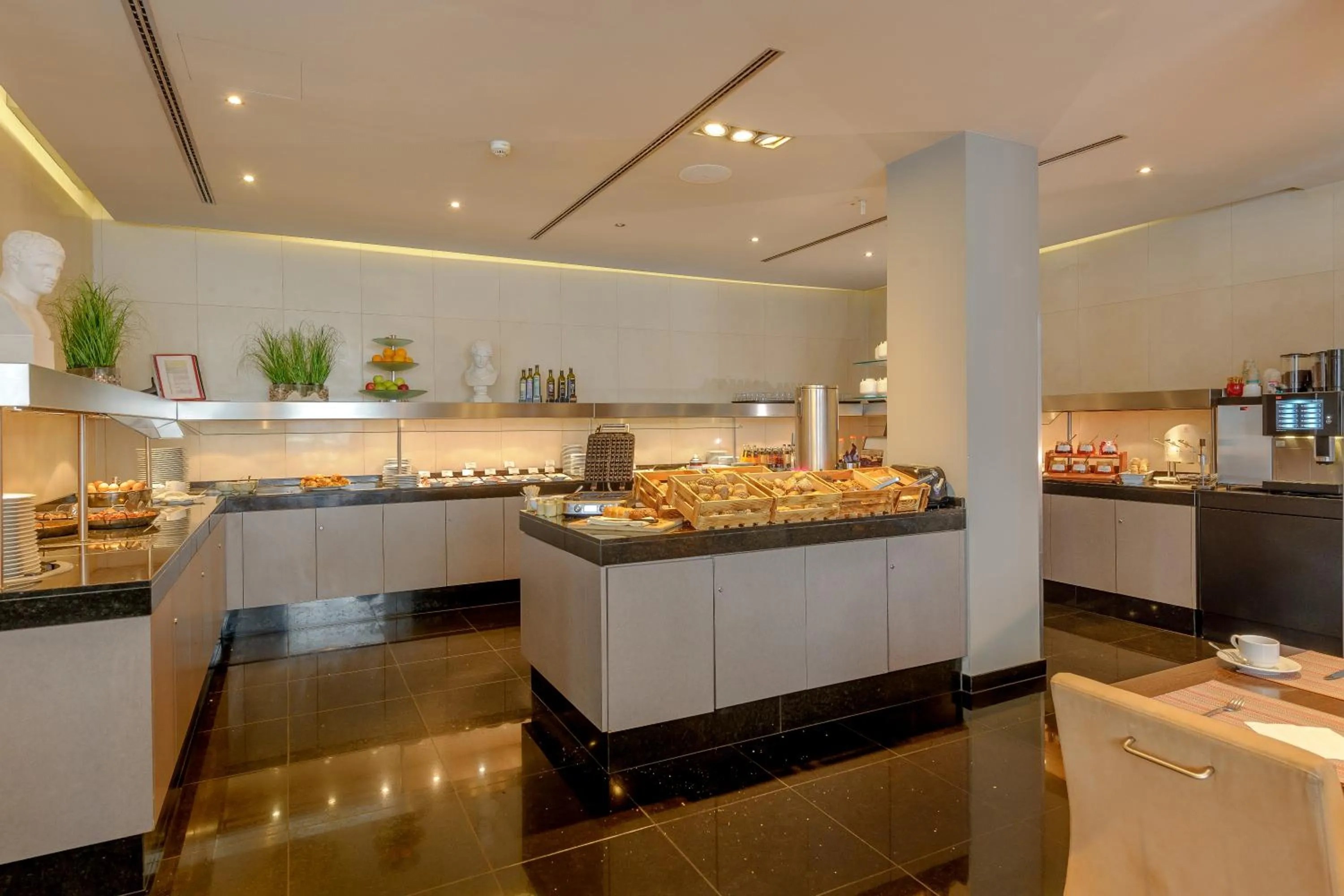 Buffet breakfast in Mercure Hotel Hamburg Mitte