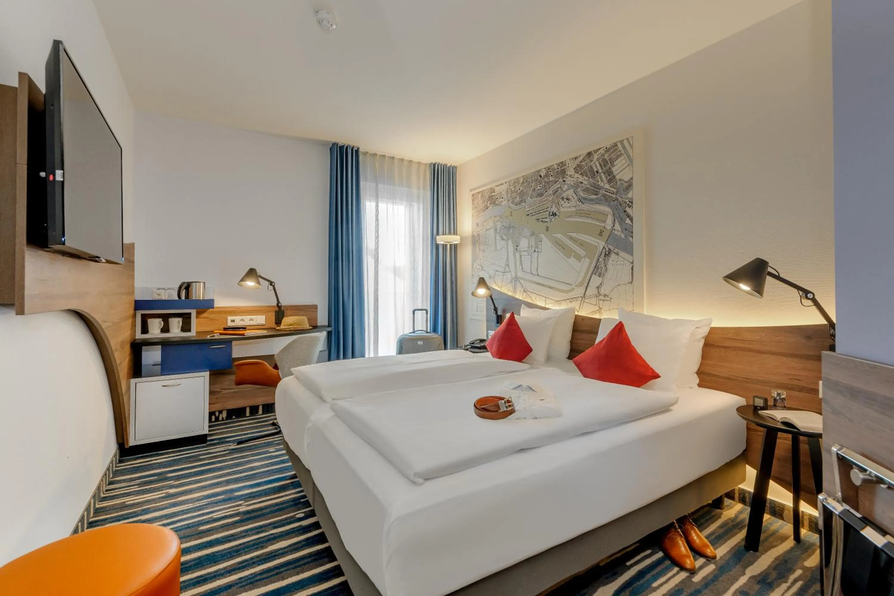 Photo of the whole room, Bed in Mercure Hotel Hamburg Mitte