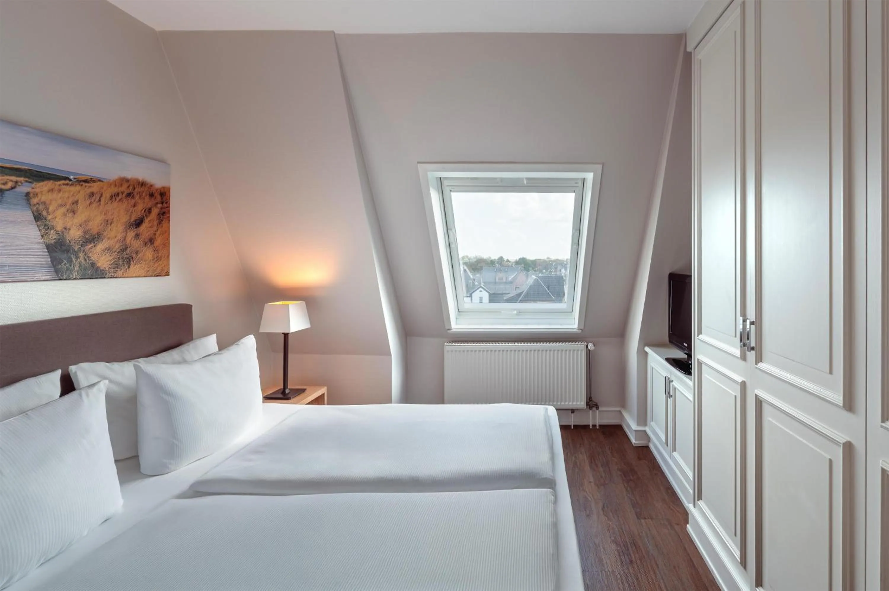 Photo of the whole room, Bed in Dorint Strandresort & Spa Westerland/Sylt