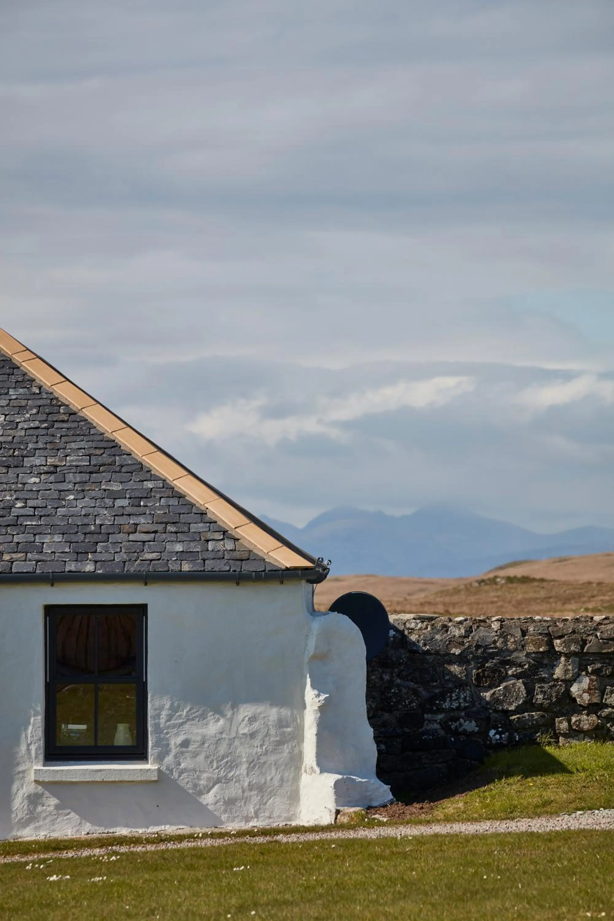 Property building in Monkstadt 1745 Restaurant with Rooms