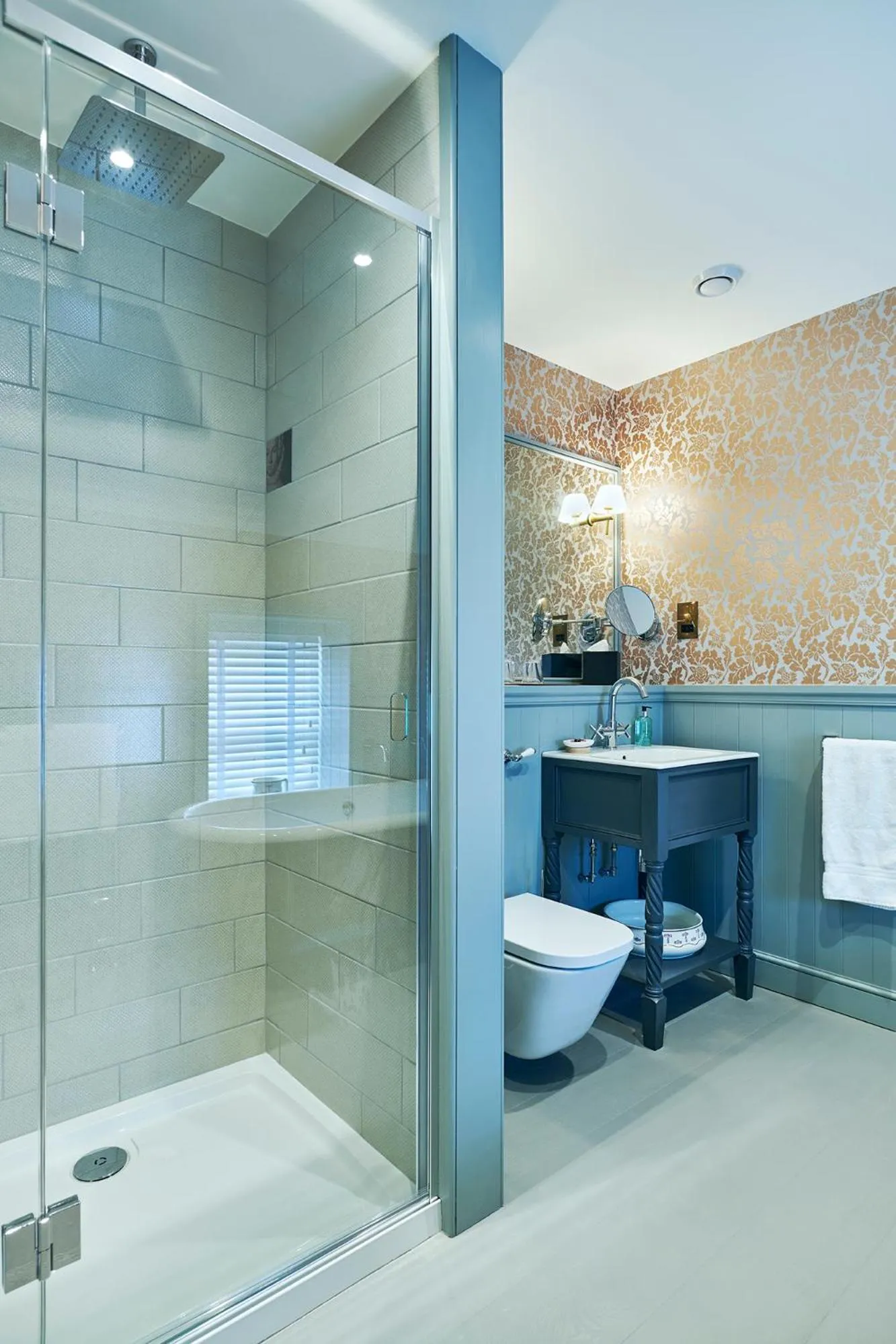 Toilet in Monkstadt 1745 Restaurant with Rooms