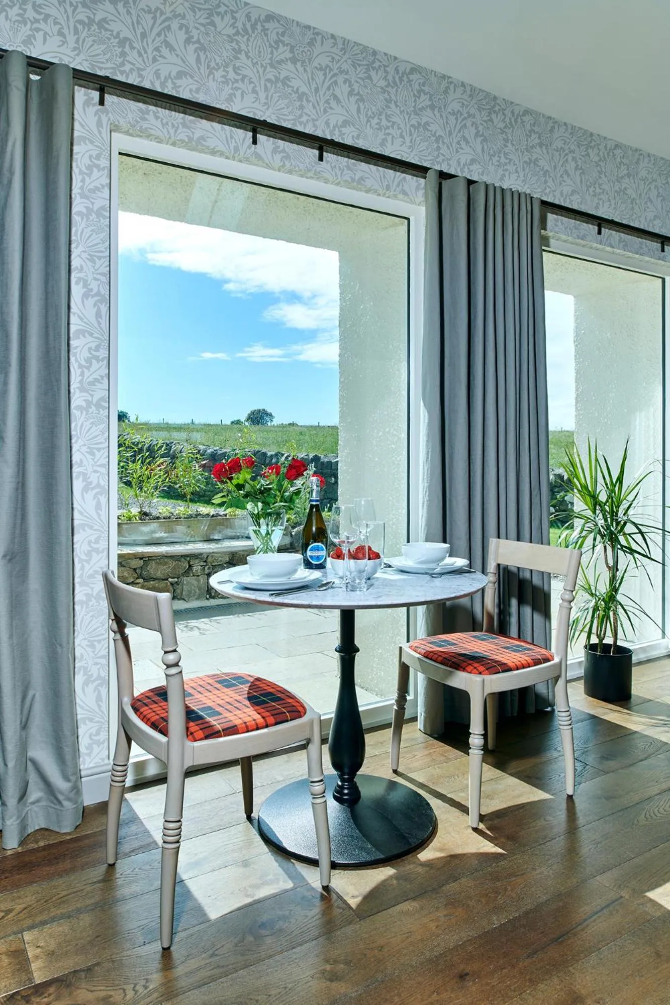 Living room in Monkstadt 1745 Restaurant with Rooms