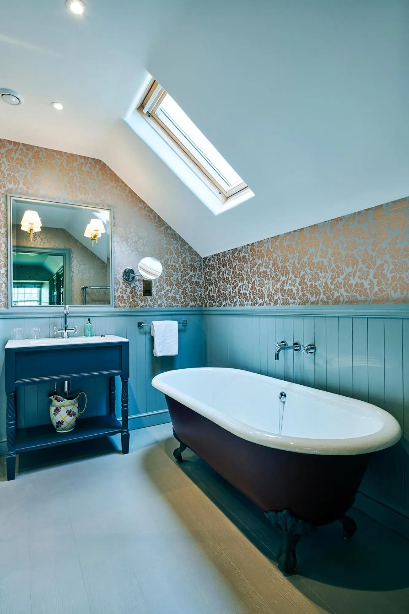 Bathroom in Monkstadt 1745 Restaurant with Rooms