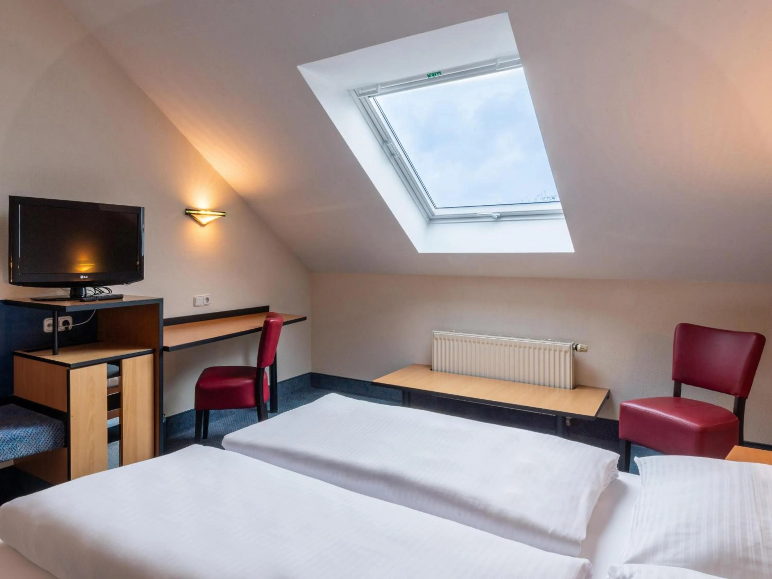 Photo of the whole room, Bed in Best Western Hotel de Ville