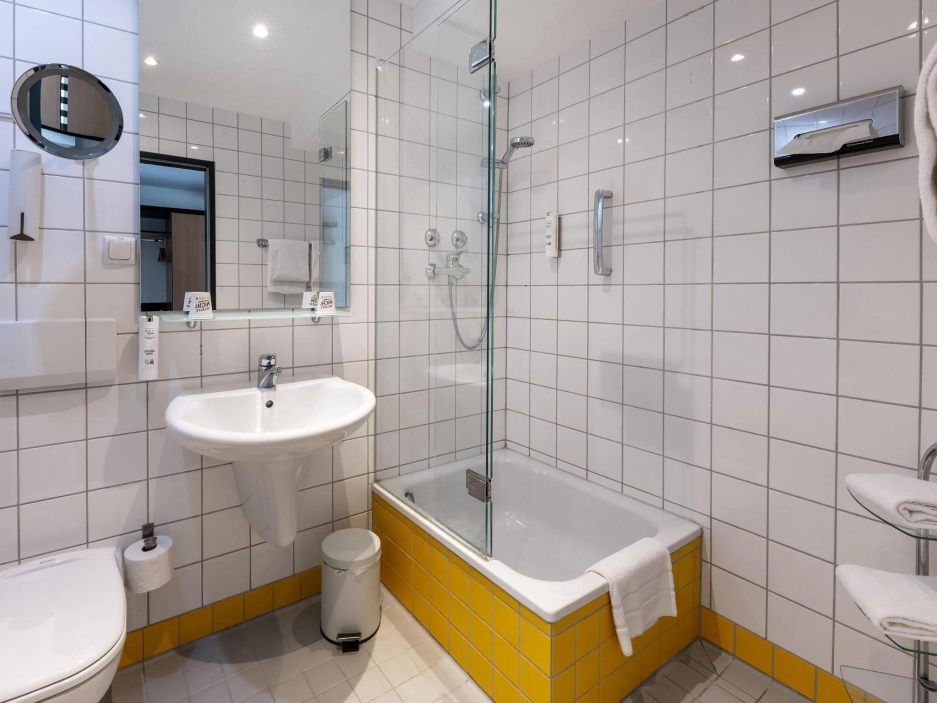 Shower, Bathroom in Best Western Hotel de Ville