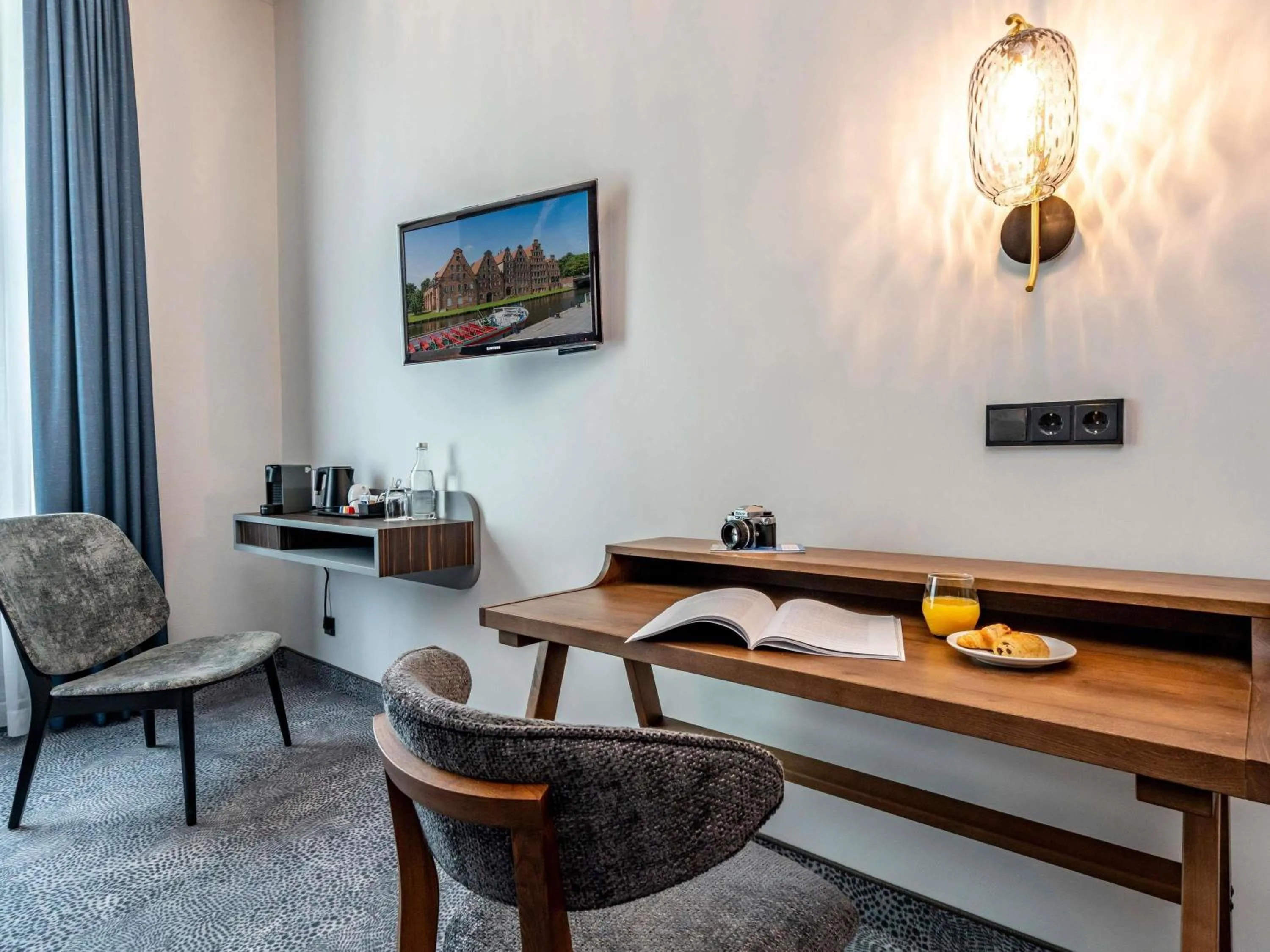 Bedroom in Mercure Hotel Luebeck City Center