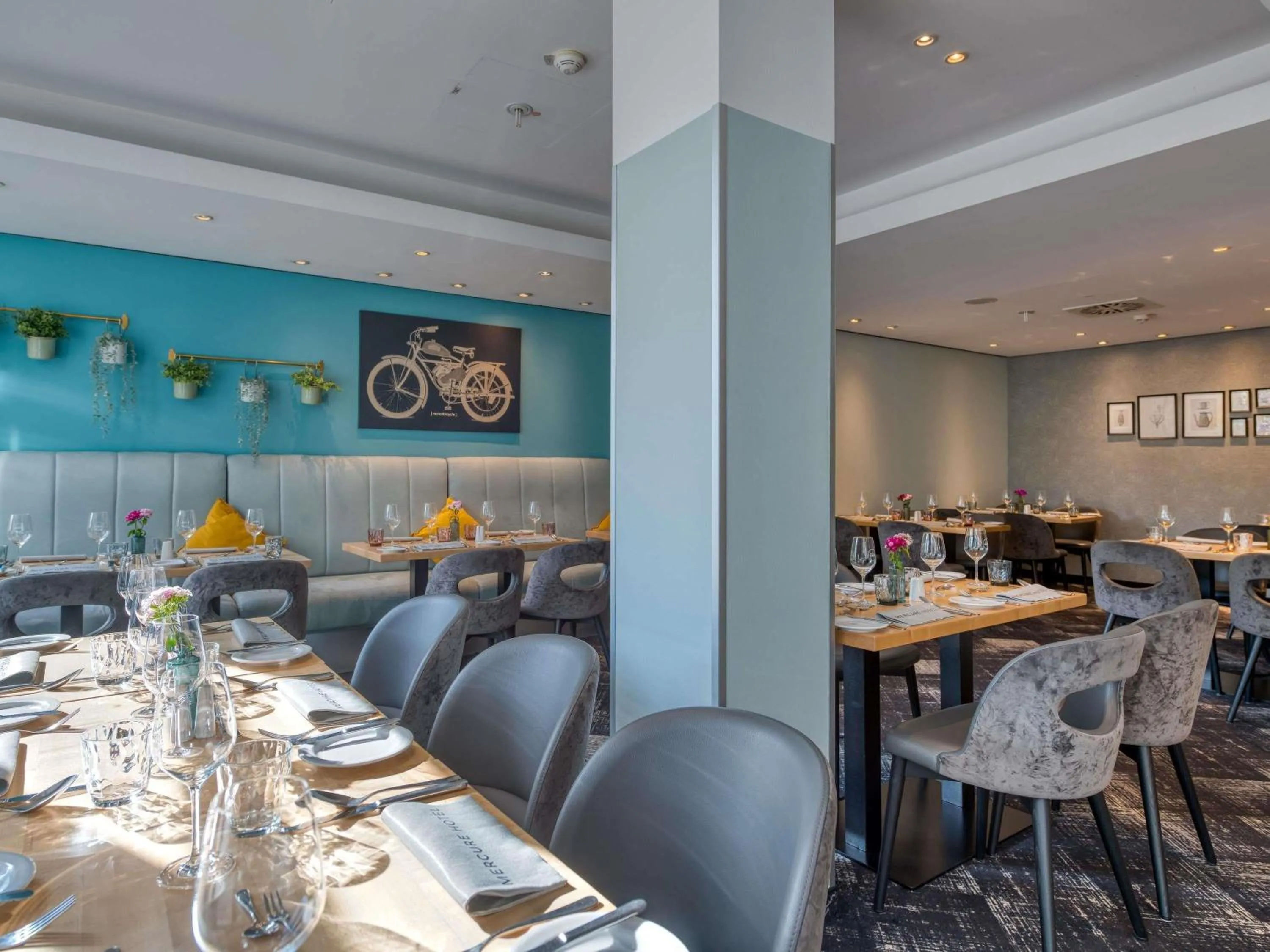 Restaurant/places to eat in Mercure Hotel Köln West