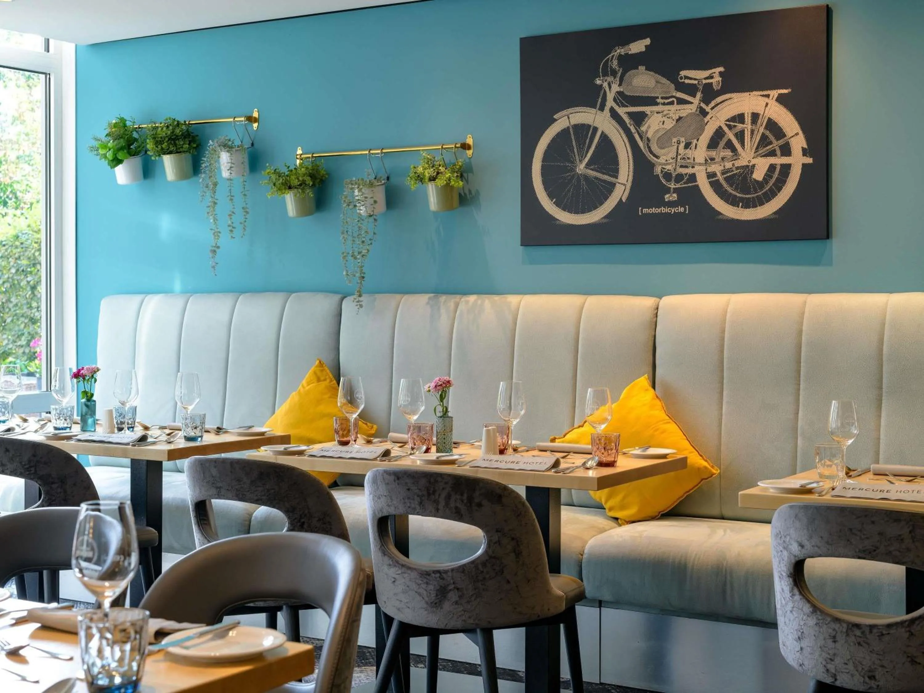 Restaurant/places to eat in Mercure Hotel Köln West