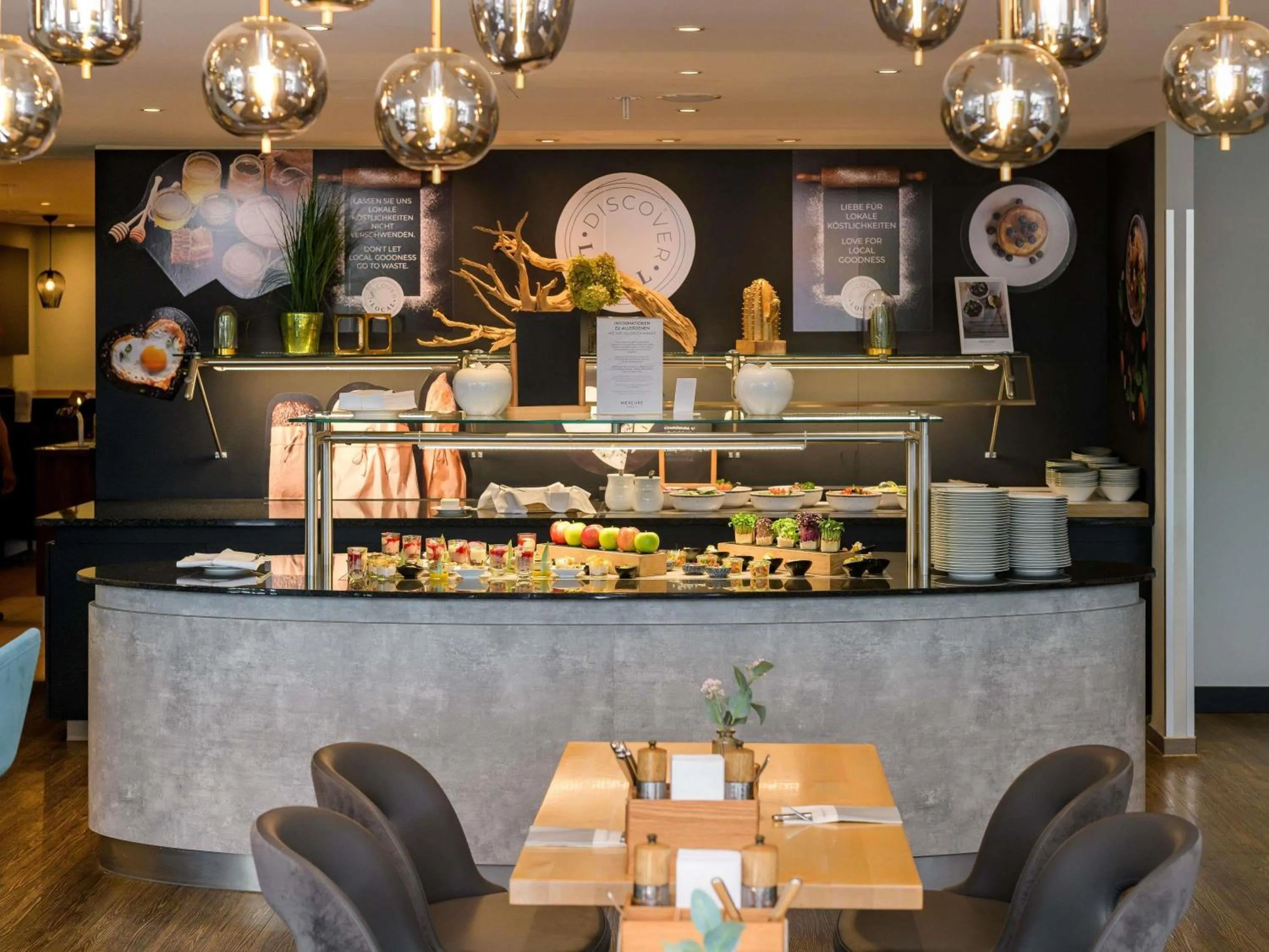 Restaurant/places to eat in Mercure Hotel Köln West