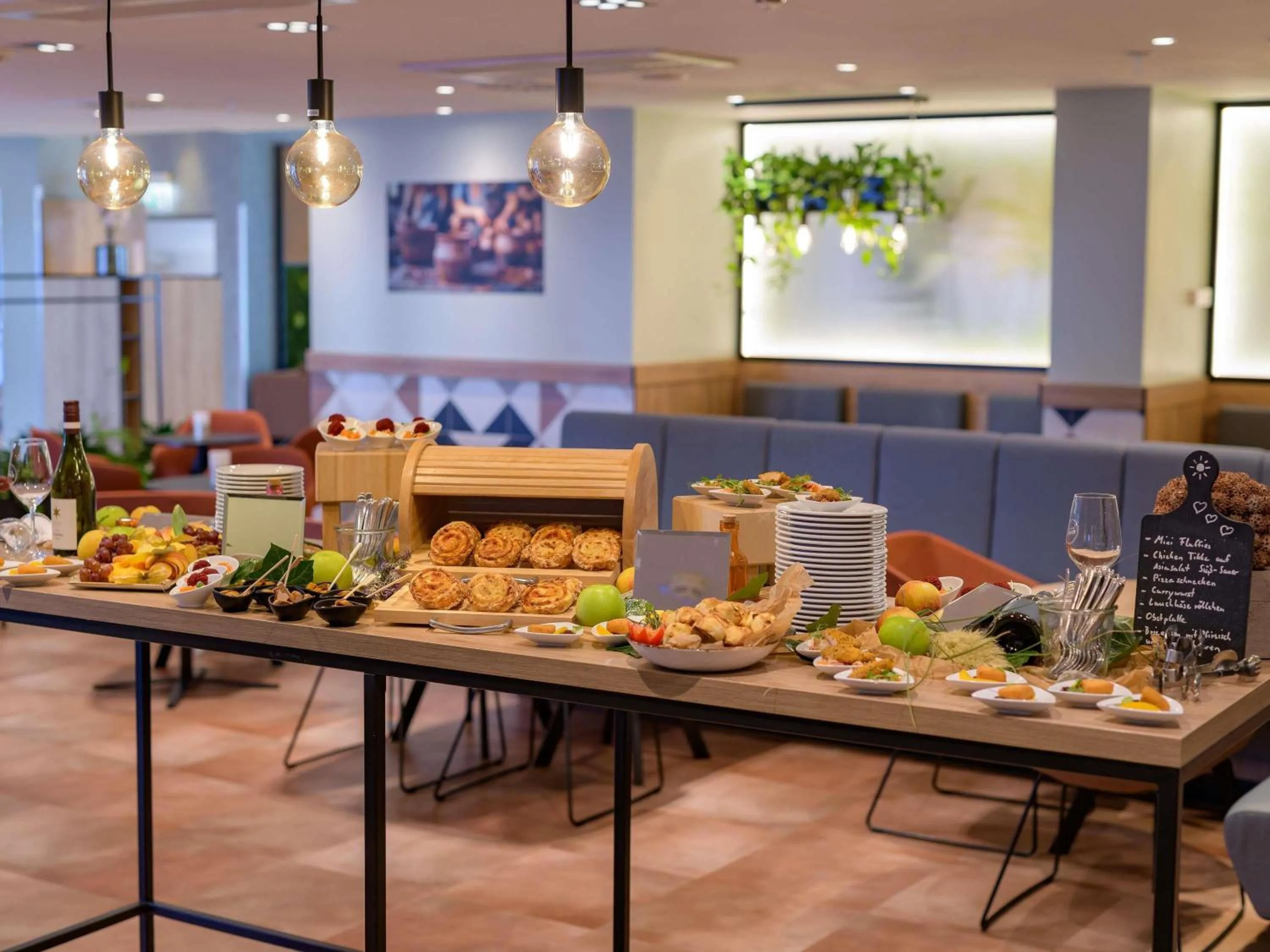 Meeting/conference room in Mercure Hotel Köln West